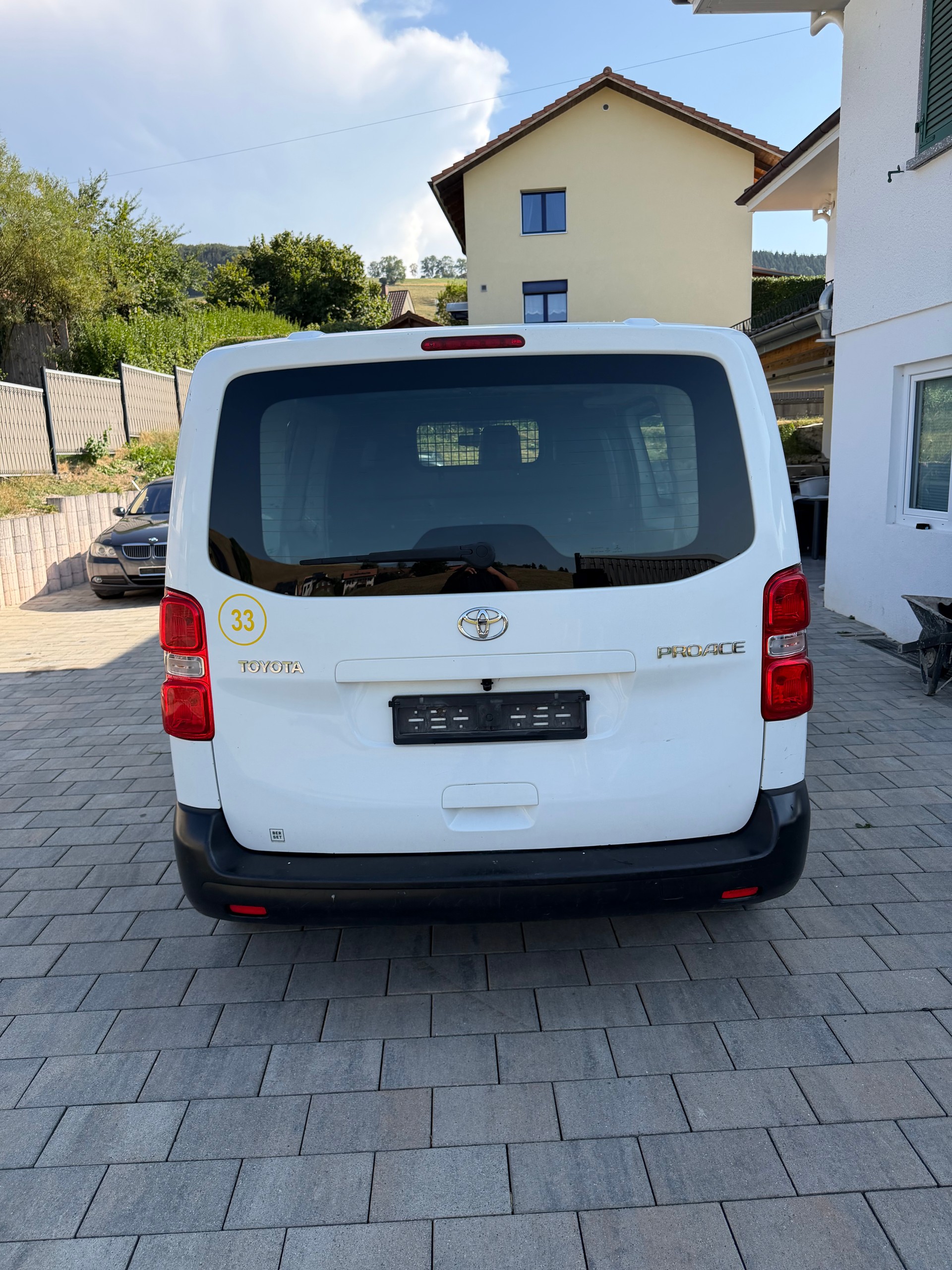 TOYOTA Proace 1.6D Glass Van L1 Terra-image-4