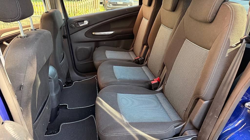 FORD S-MAX-image-2