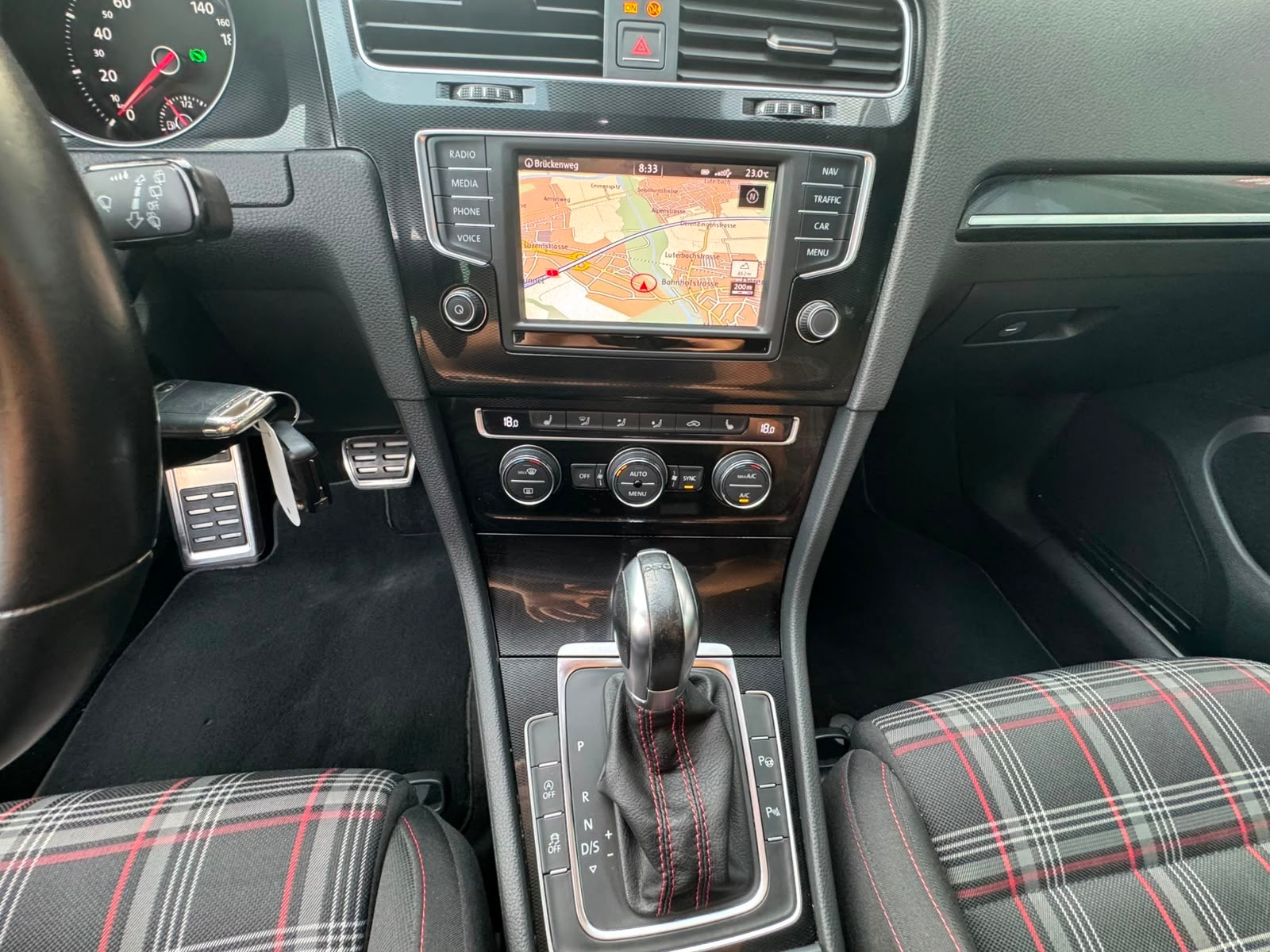 VW Golf 2.0 TSI GTI DSG-image-11