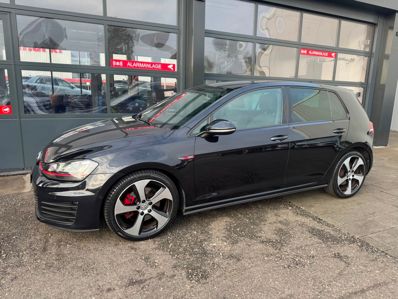 VW Golf 2.0 TSI GTI DSG-image-2