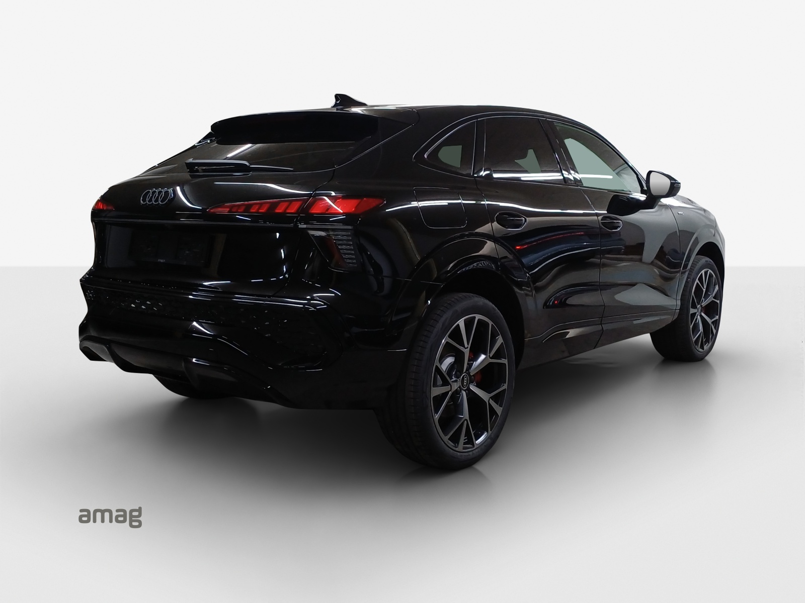 AUDI Q3 Sportback e-hybrid 200 kW S tronig-image-4