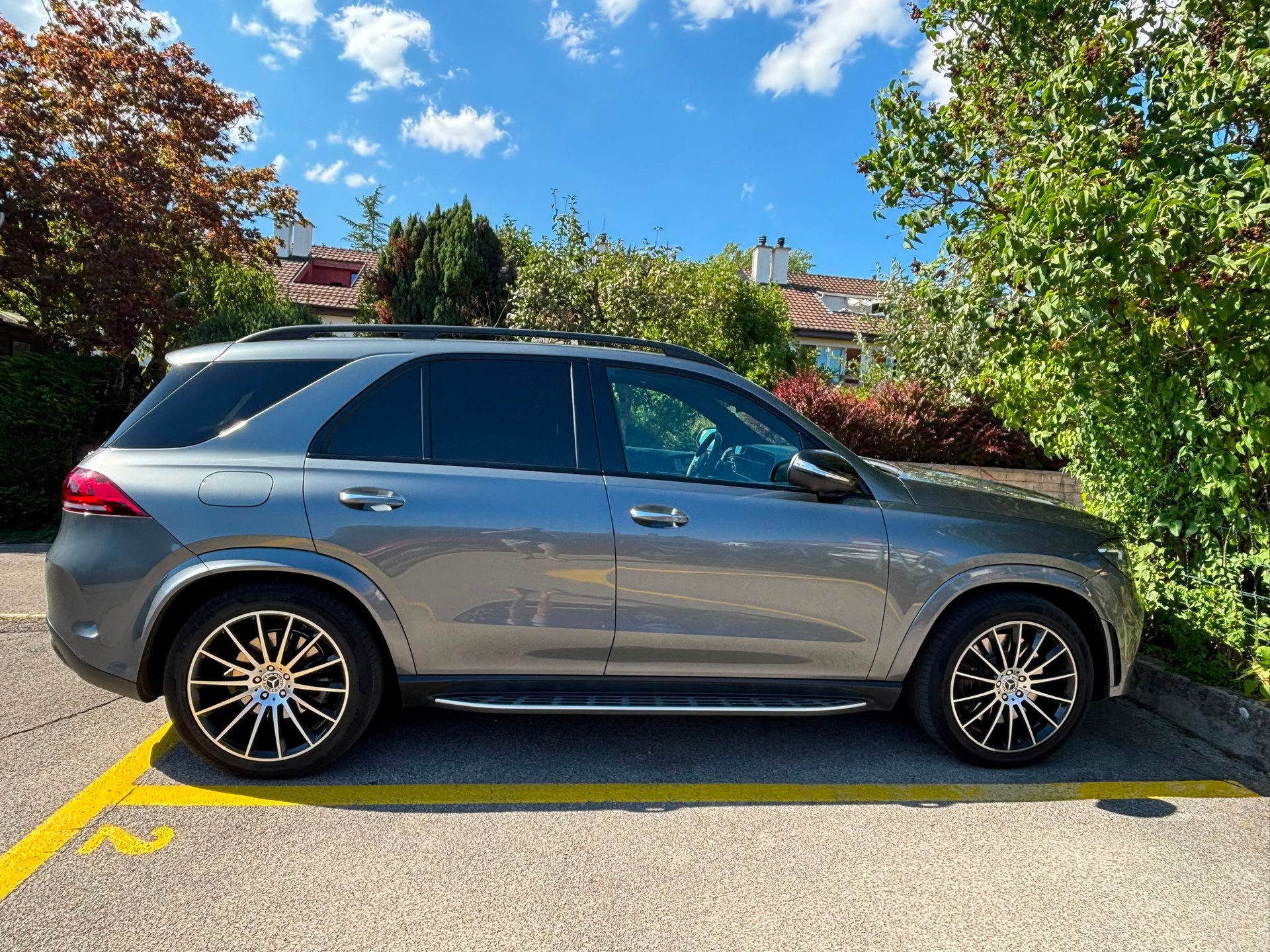 MERCEDES-BENZ GLE 350 e AMG Line 4matic-image-1