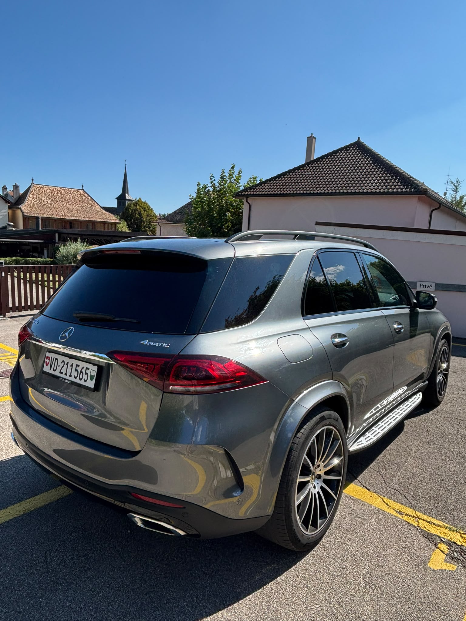 MERCEDES-BENZ GLE 350 e AMG Line 4matic-image-3