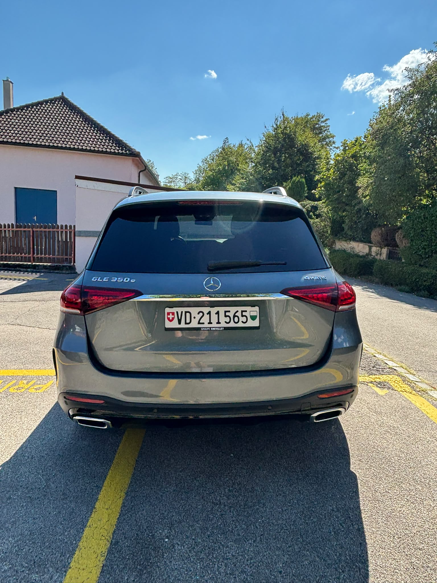 MERCEDES-BENZ GLE 350 e AMG Line 4matic-image-4
