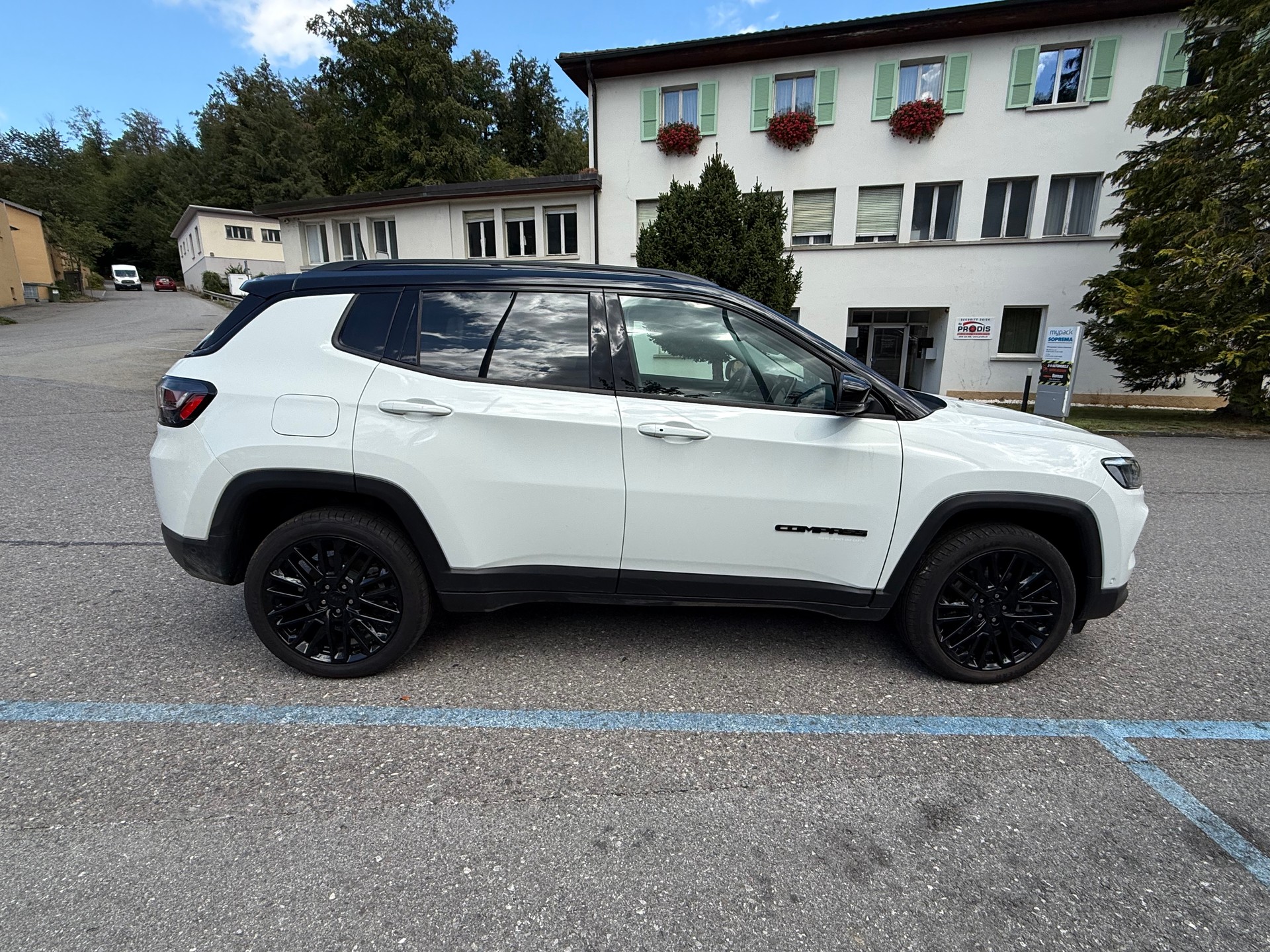 JEEP Compass 1.3 T PHEV Swiss Limited AWD-image-6