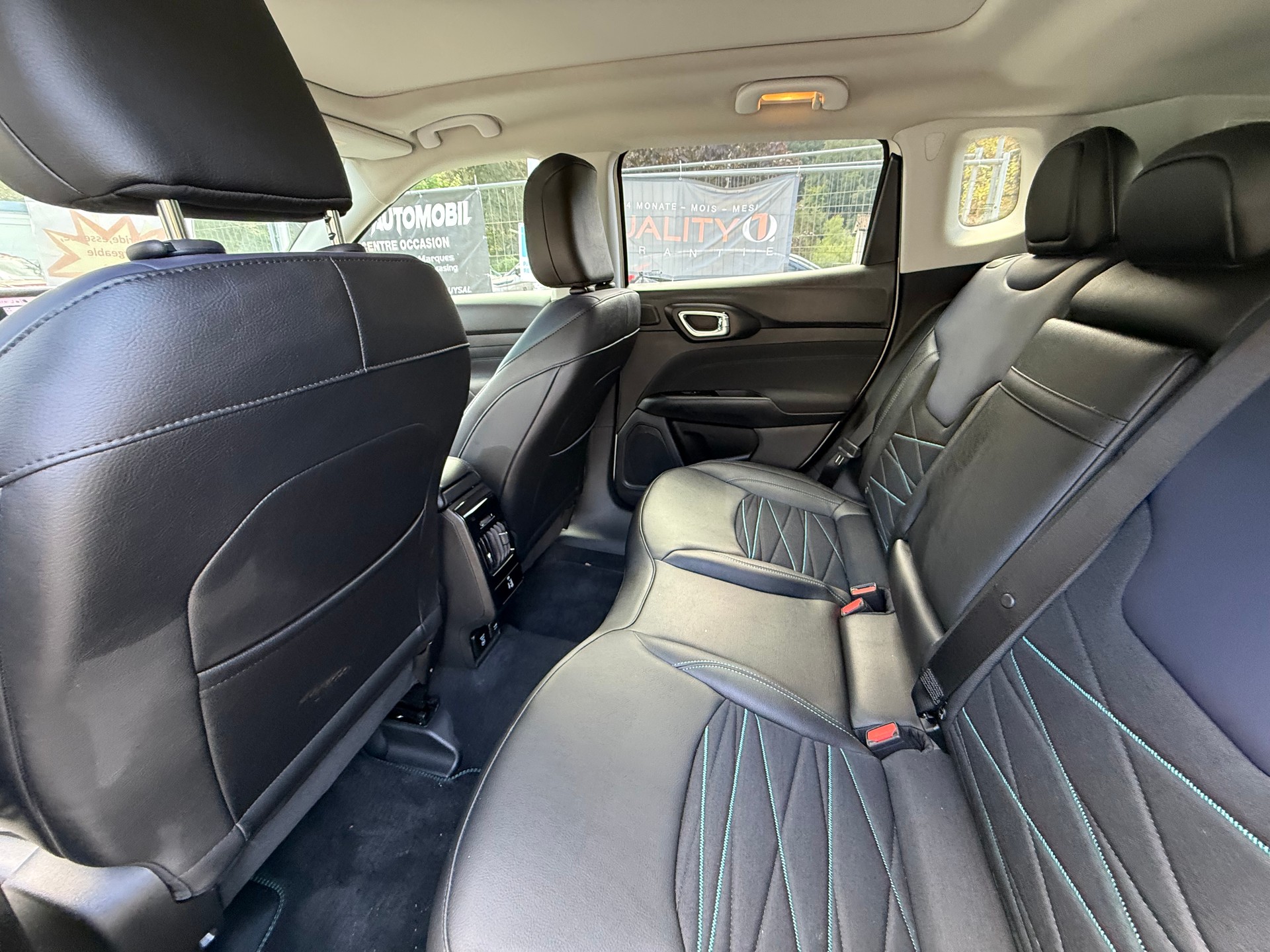 JEEP Compass 1.3 T PHEV Swiss Limited AWD-image-9