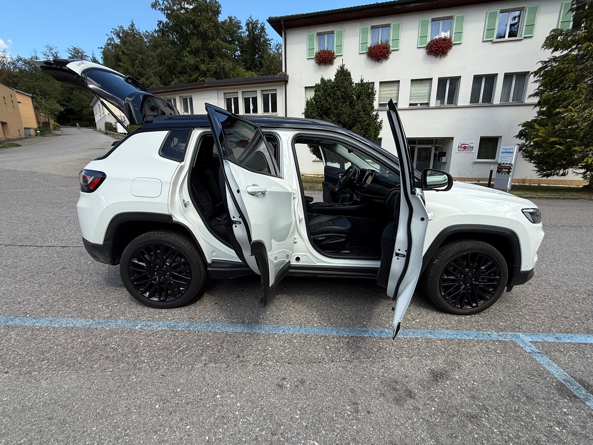 JEEP Compass 1.3 T PHEV Swiss Limited AWD-image-21