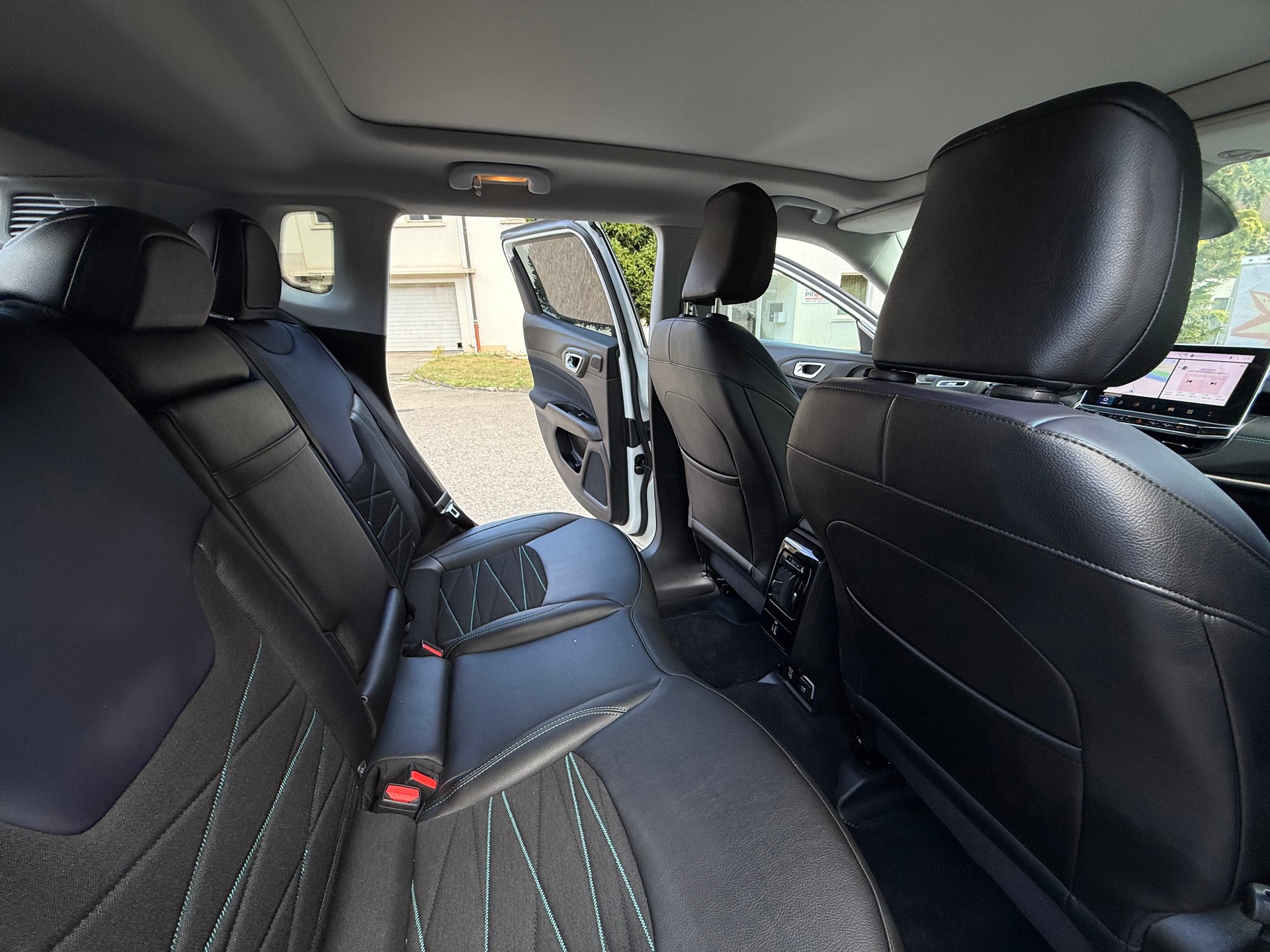 JEEP Compass 1.3 T PHEV Swiss Limited AWD-image-13
