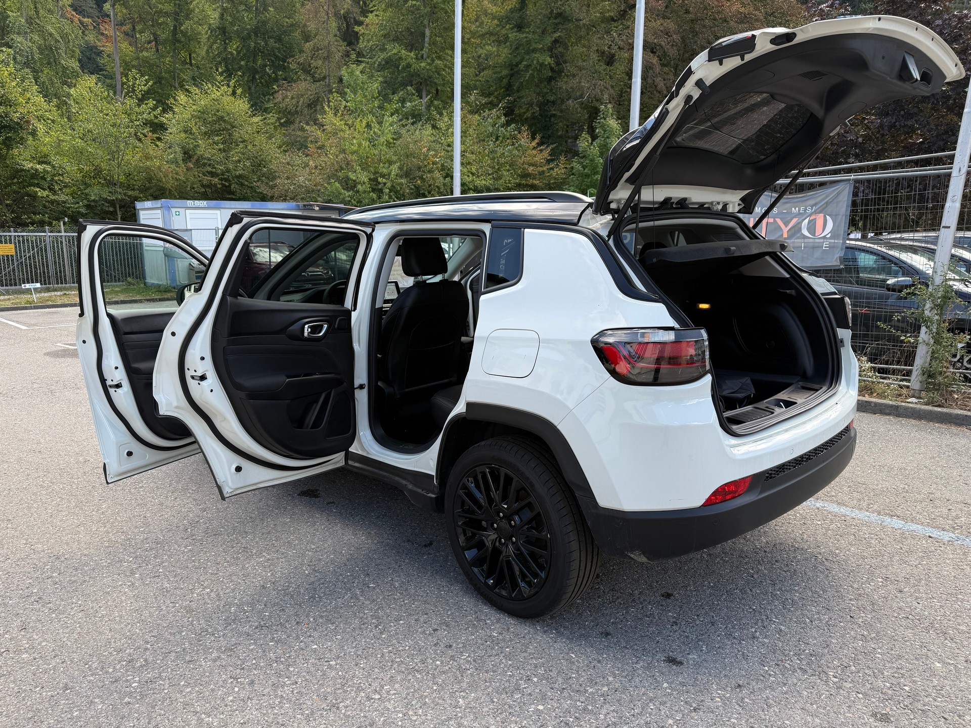 JEEP Compass 1.3 T PHEV Swiss Limited AWD-image-18
