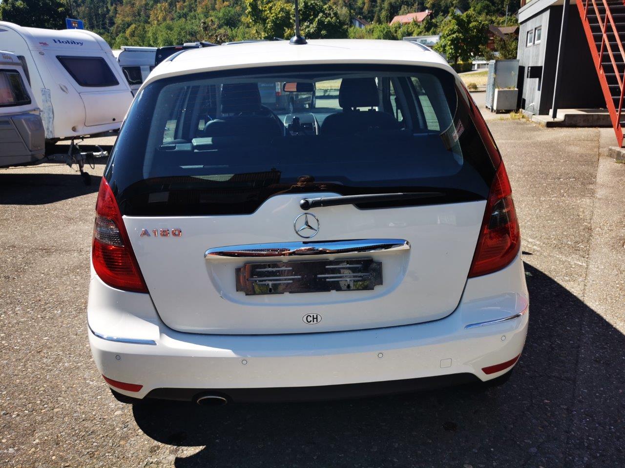 MERCEDES-BENZ A 180 Avantgarde-image-2