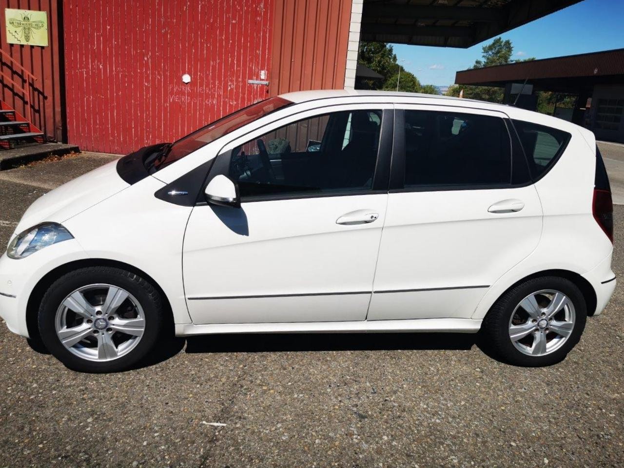 MERCEDES-BENZ A 180 Avantgarde-image-1