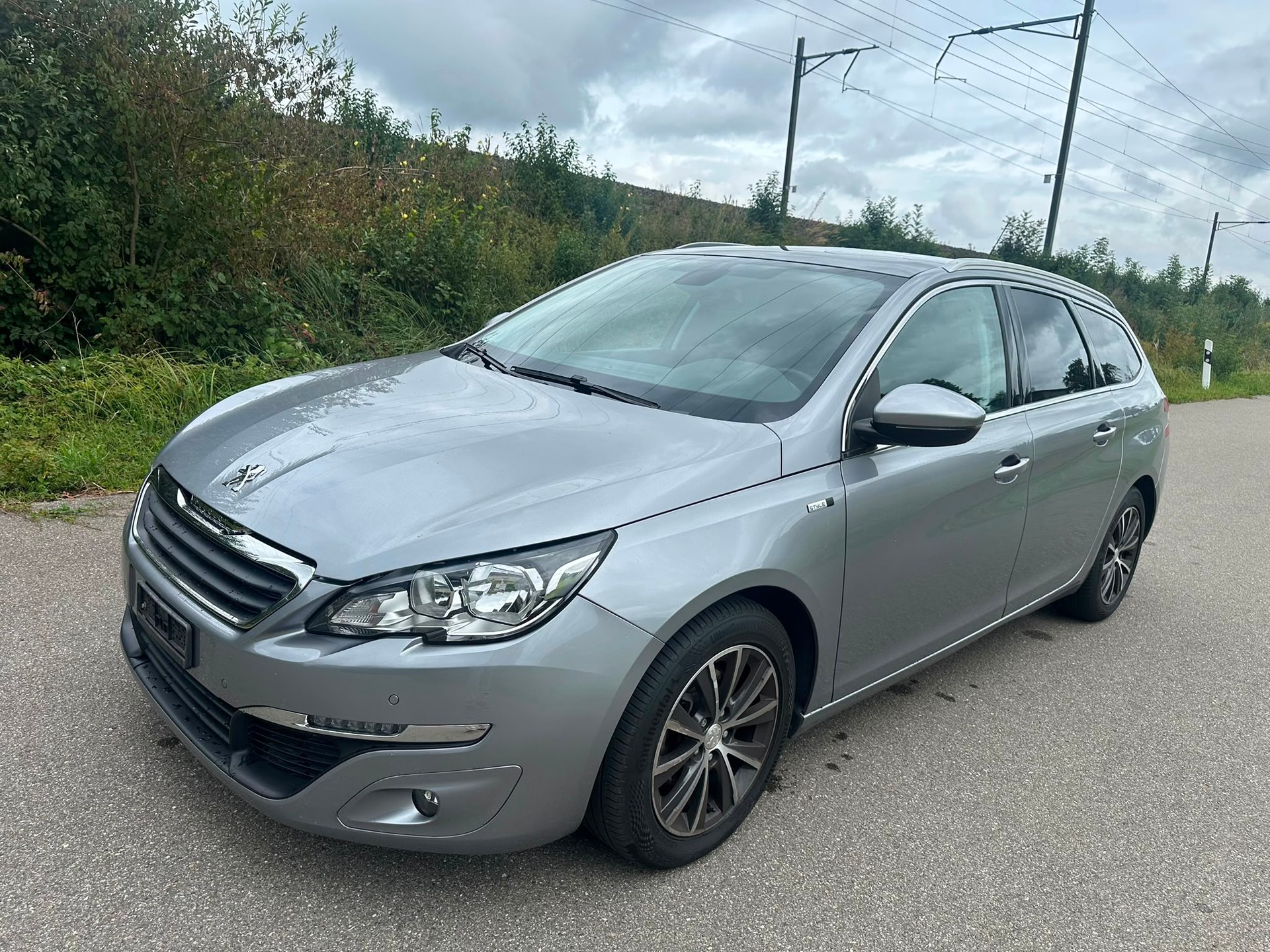 PEUGEOT 308 SW 1.2 THP Business-image-2