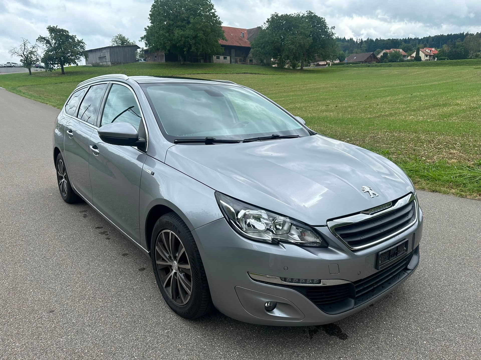 PEUGEOT 308 SW 1.2 THP Business-image-1