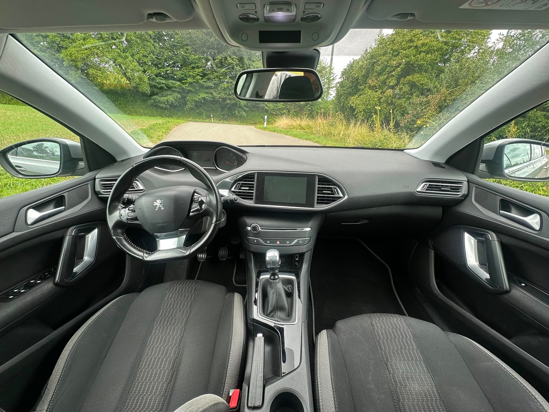 PEUGEOT 308 SW 1.2 THP Business-image-10