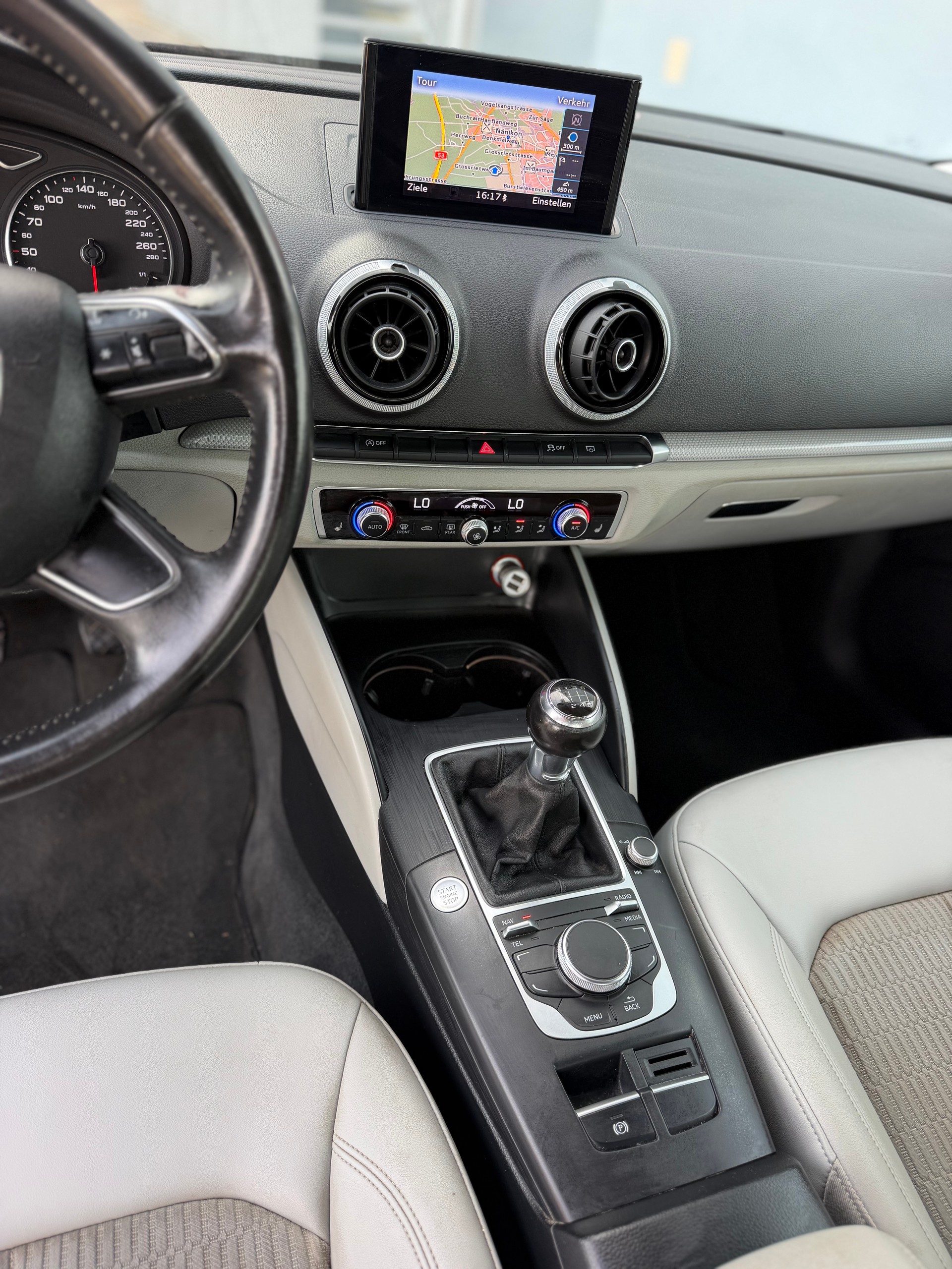AUDI A3 Sportback 1.4 TFSI Ambition-image-15