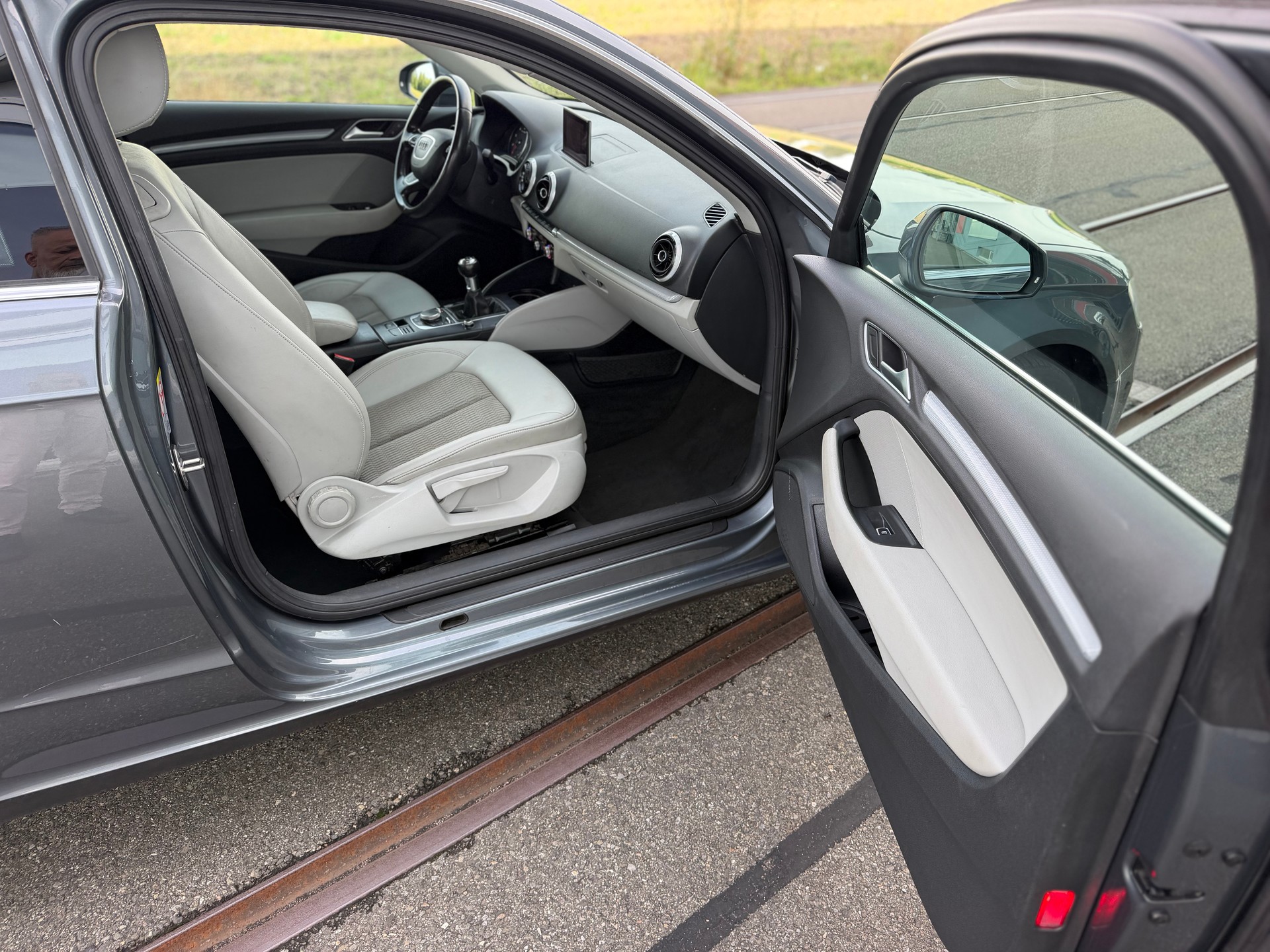 AUDI A3 Sportback 1.4 TFSI Ambition-image-11