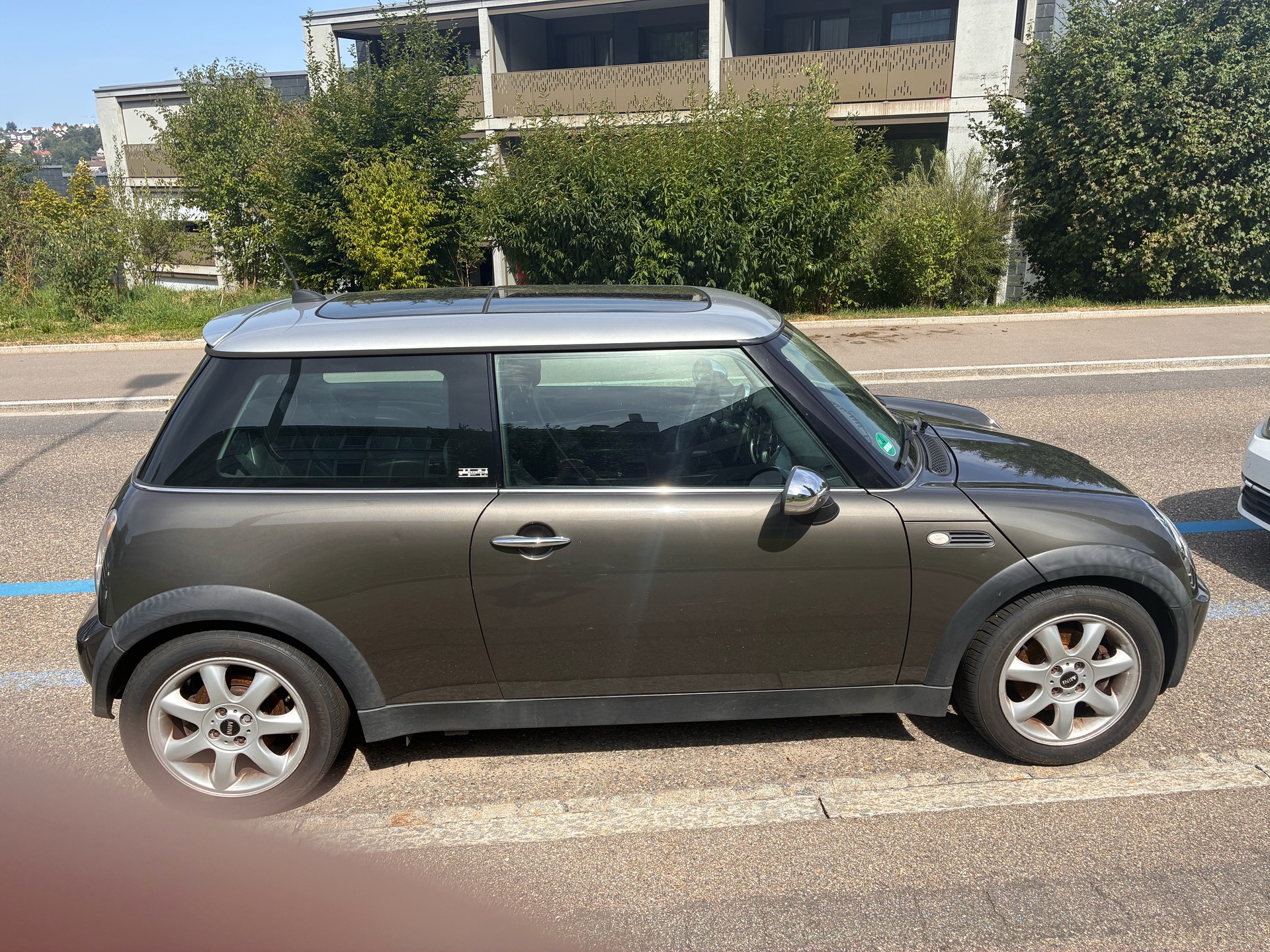 MINI 1.6i Cooper-image-2