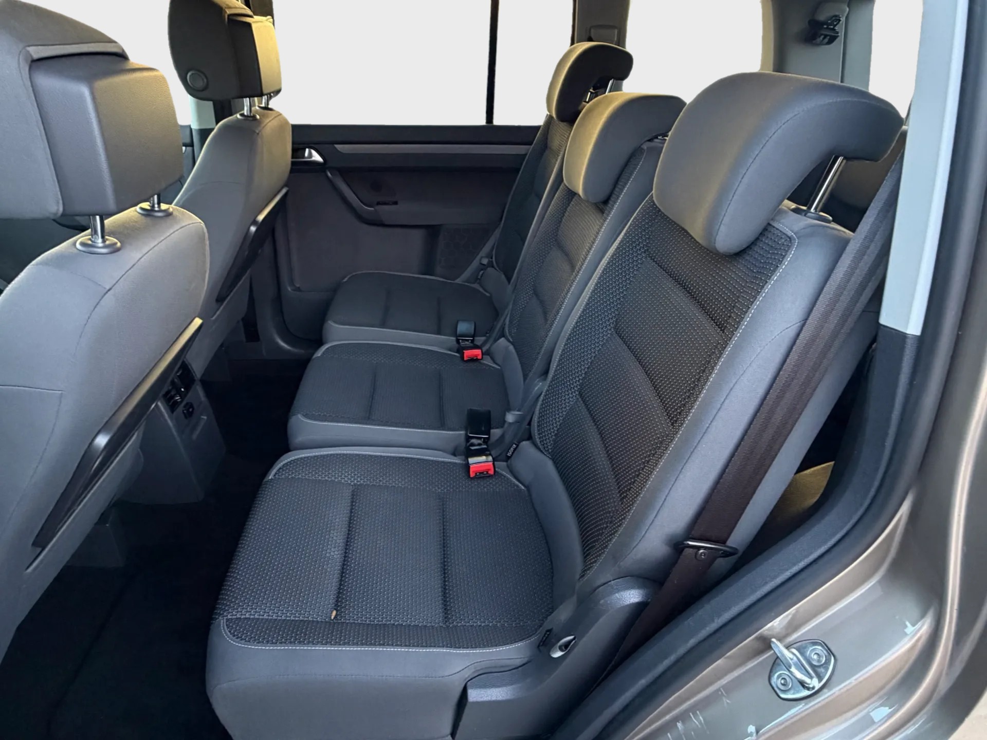 VW Touran 2.0 TDI Comfortline-image-16