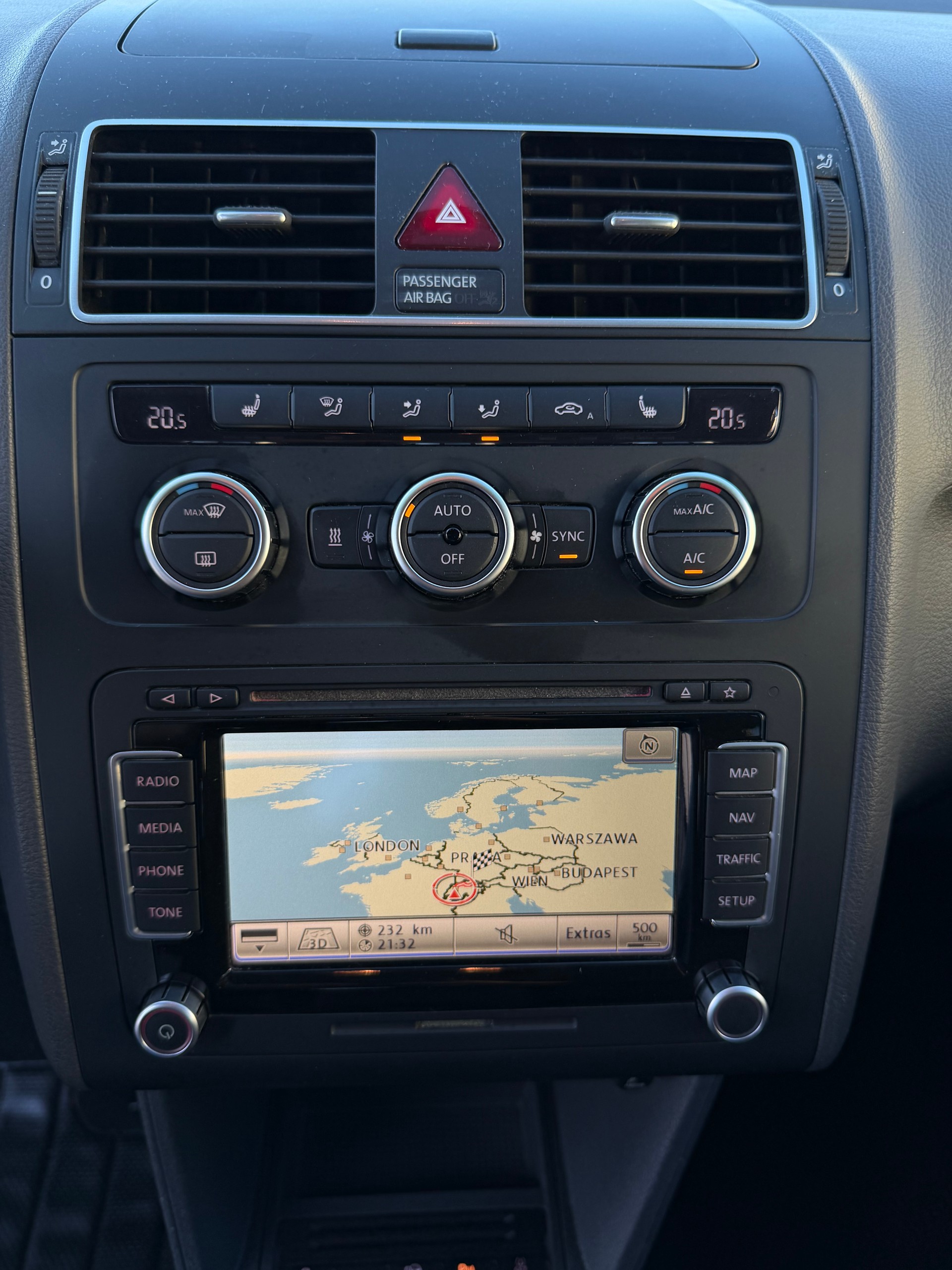VW Touran 2.0 TDI Comfortline-image-11