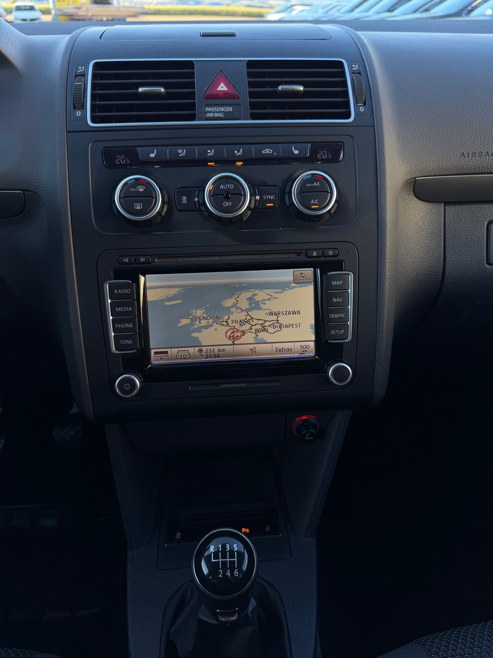 VW Touran 2.0 TDI Comfortline-image-10