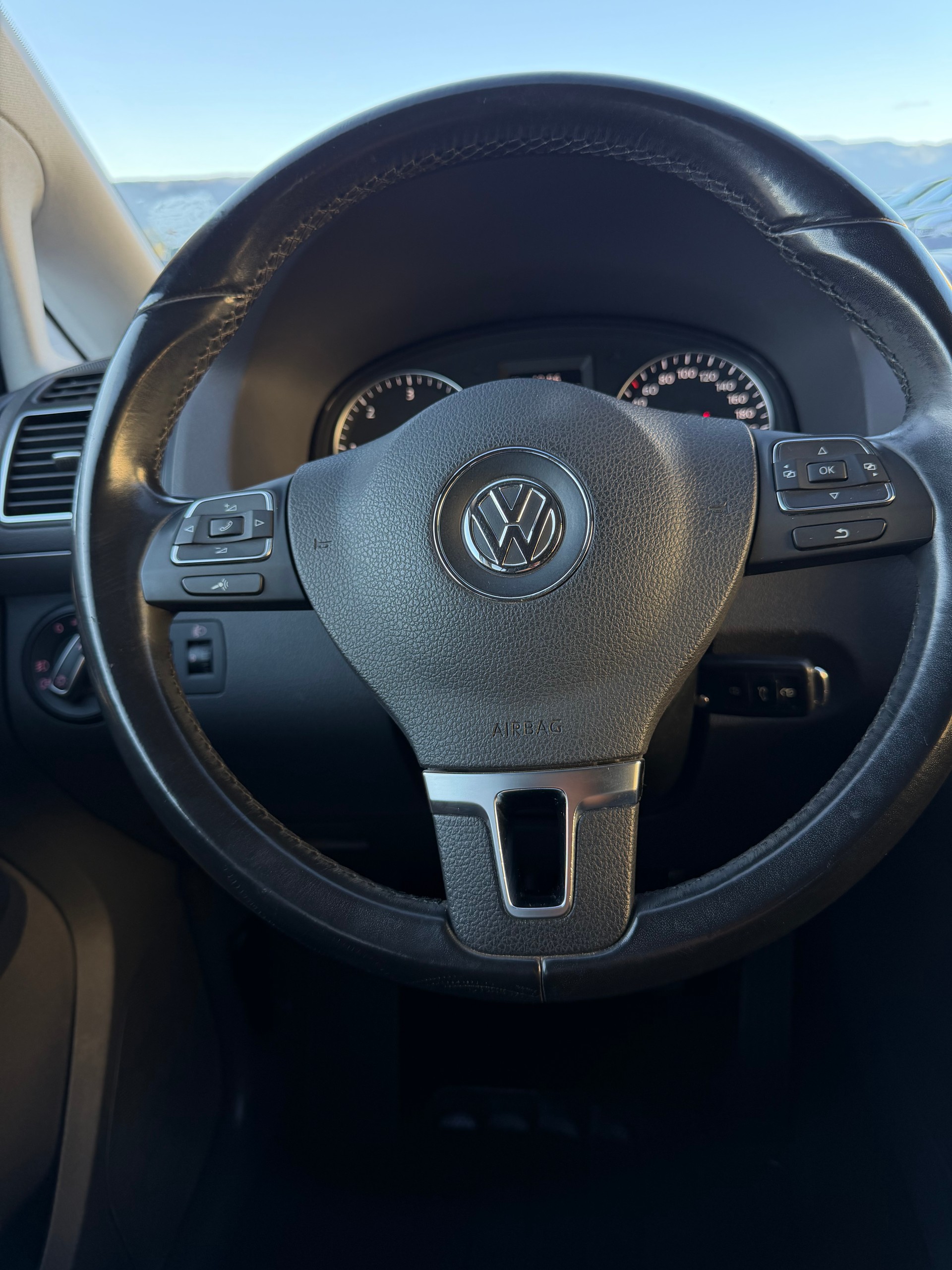 VW Touran 2.0 TDI Comfortline-image-9