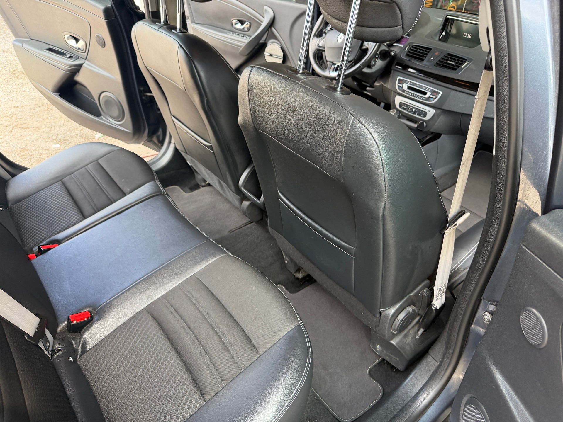 RENAULT Mégane Grandtour 1.2 16V Turbo Bose-image-9