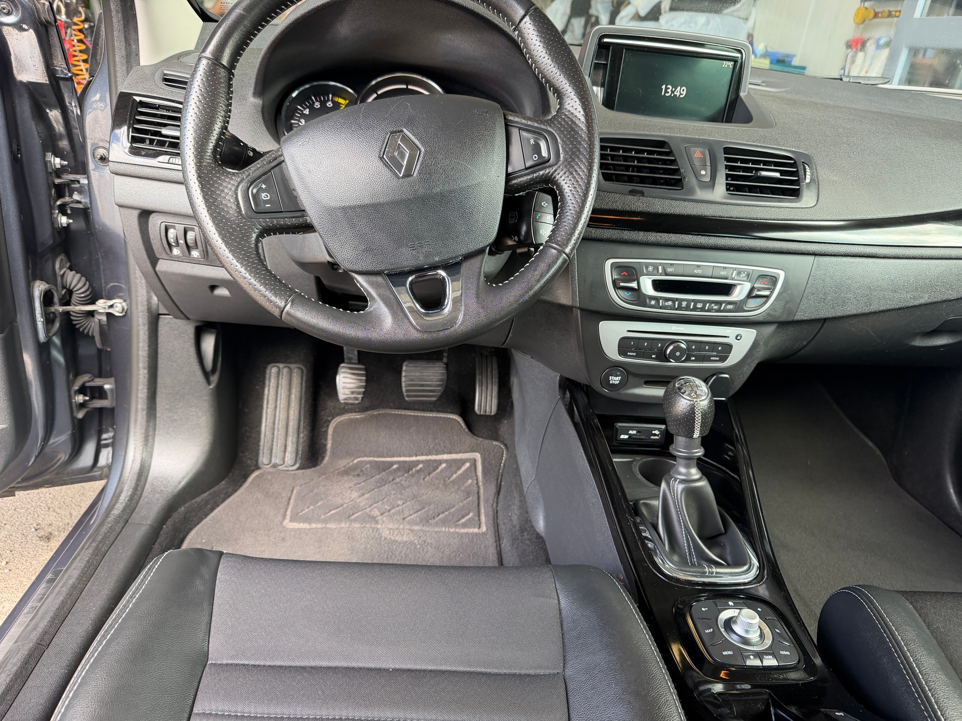 RENAULT Mégane Grandtour 1.2 16V Turbo Bose-image-7
