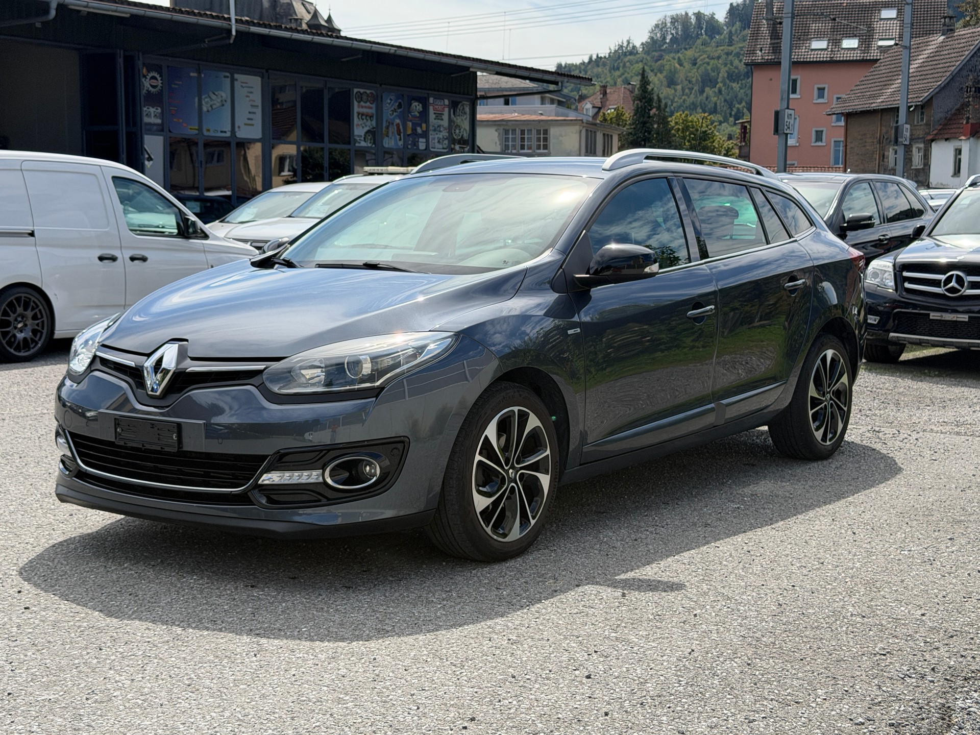 RENAULT Mégane Grandtour 1.2 16V Turbo Bose-image-1