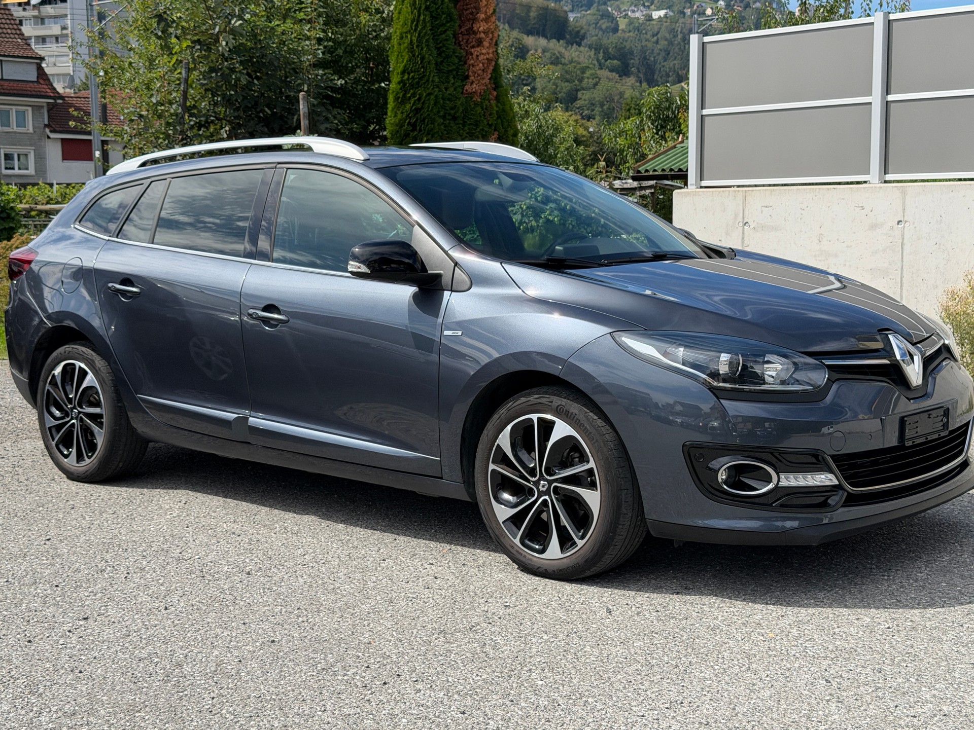 RENAULT Mégane Grandtour 1.2 16V Turbo Bose-image-2