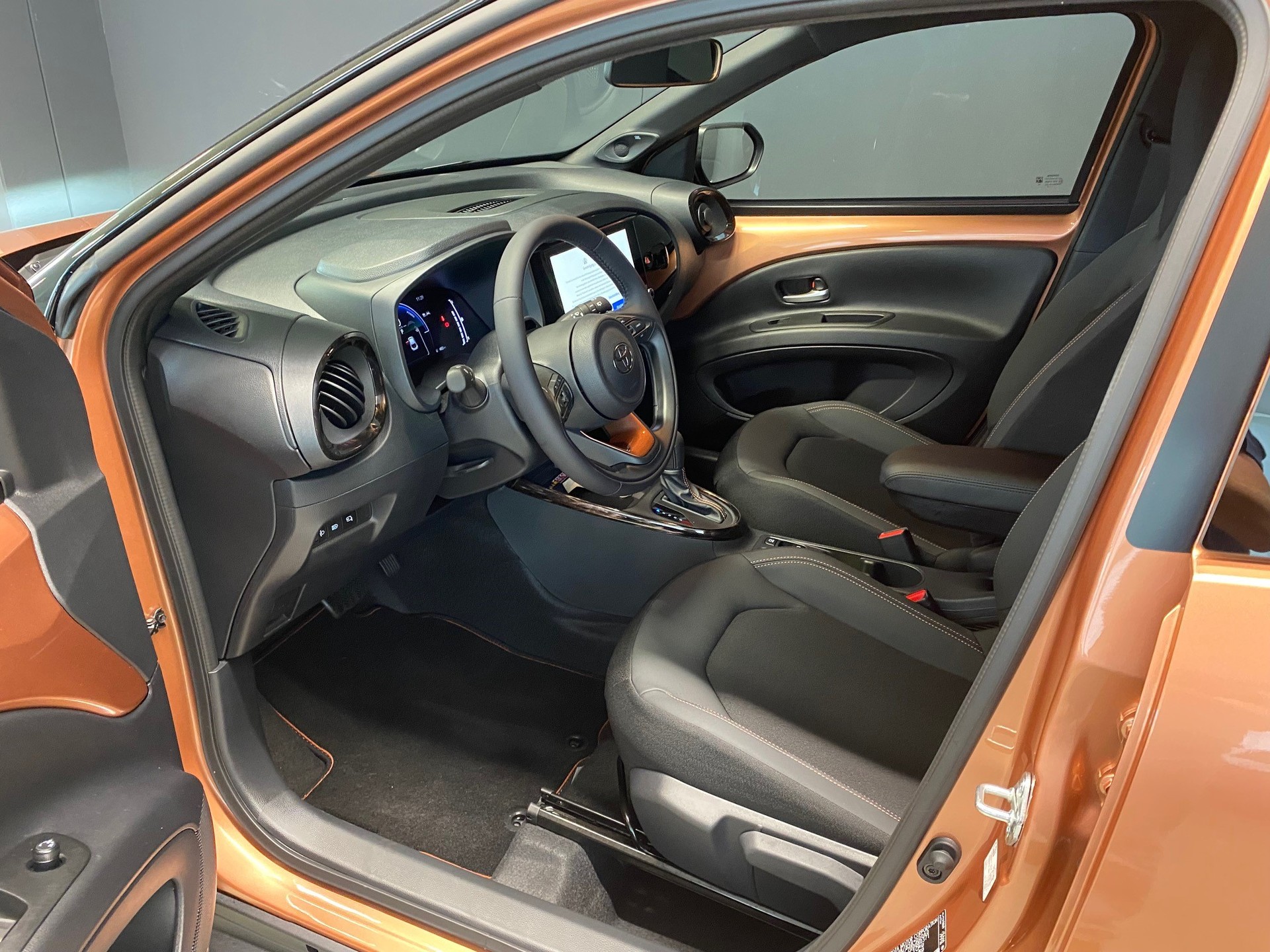 TOYOTA Aygo X 1.5 VVT-i HSD Style-image-7