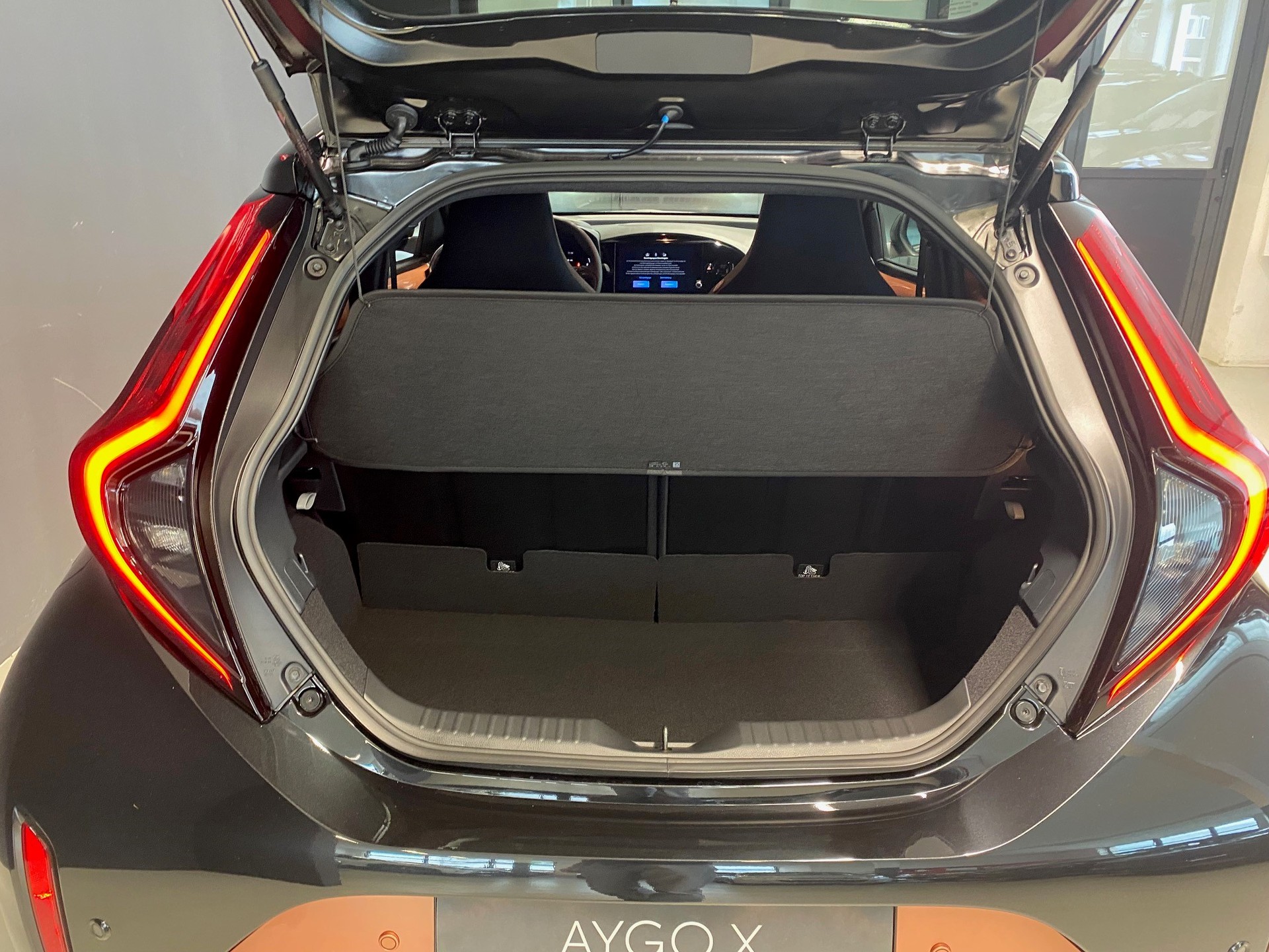 TOYOTA Aygo X 1.5 VVT-i HSD Style-image-6
