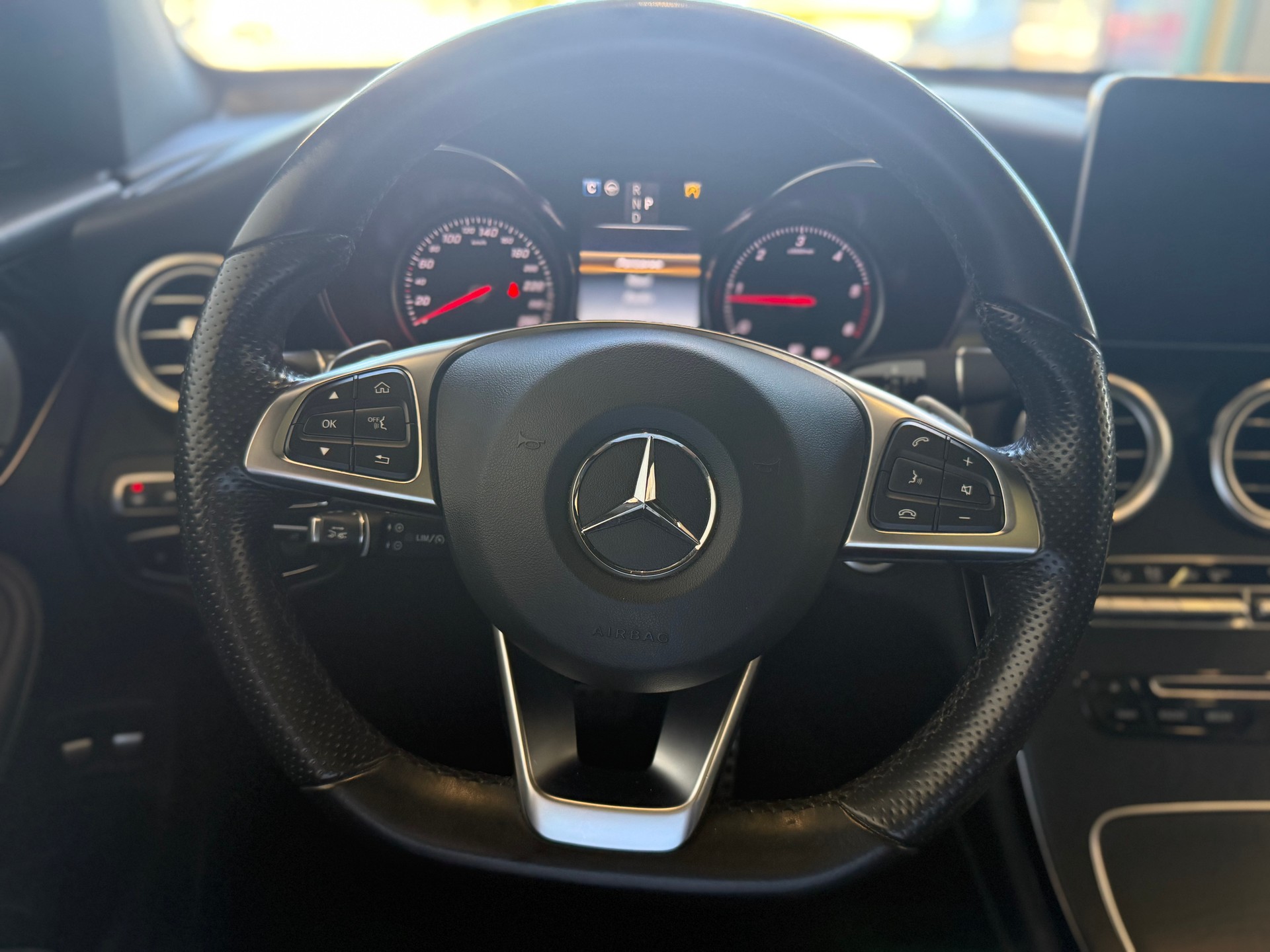 MERCEDES-BENZ GLC 250 d AMG Line 4Matic 9G-Tronic-image-14