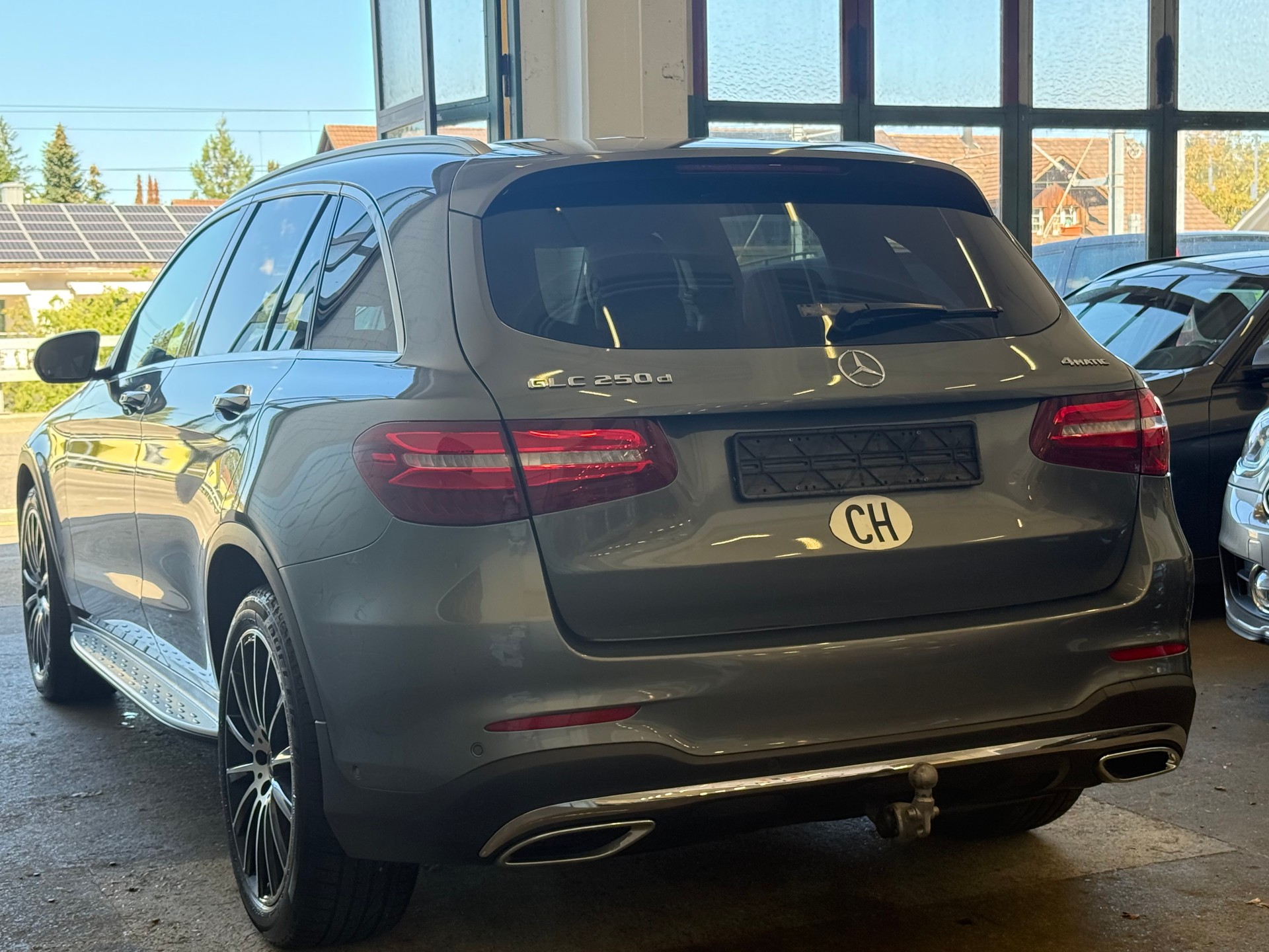 MERCEDES-BENZ GLC 250 d AMG Line 4Matic 9G-Tronic-image-5