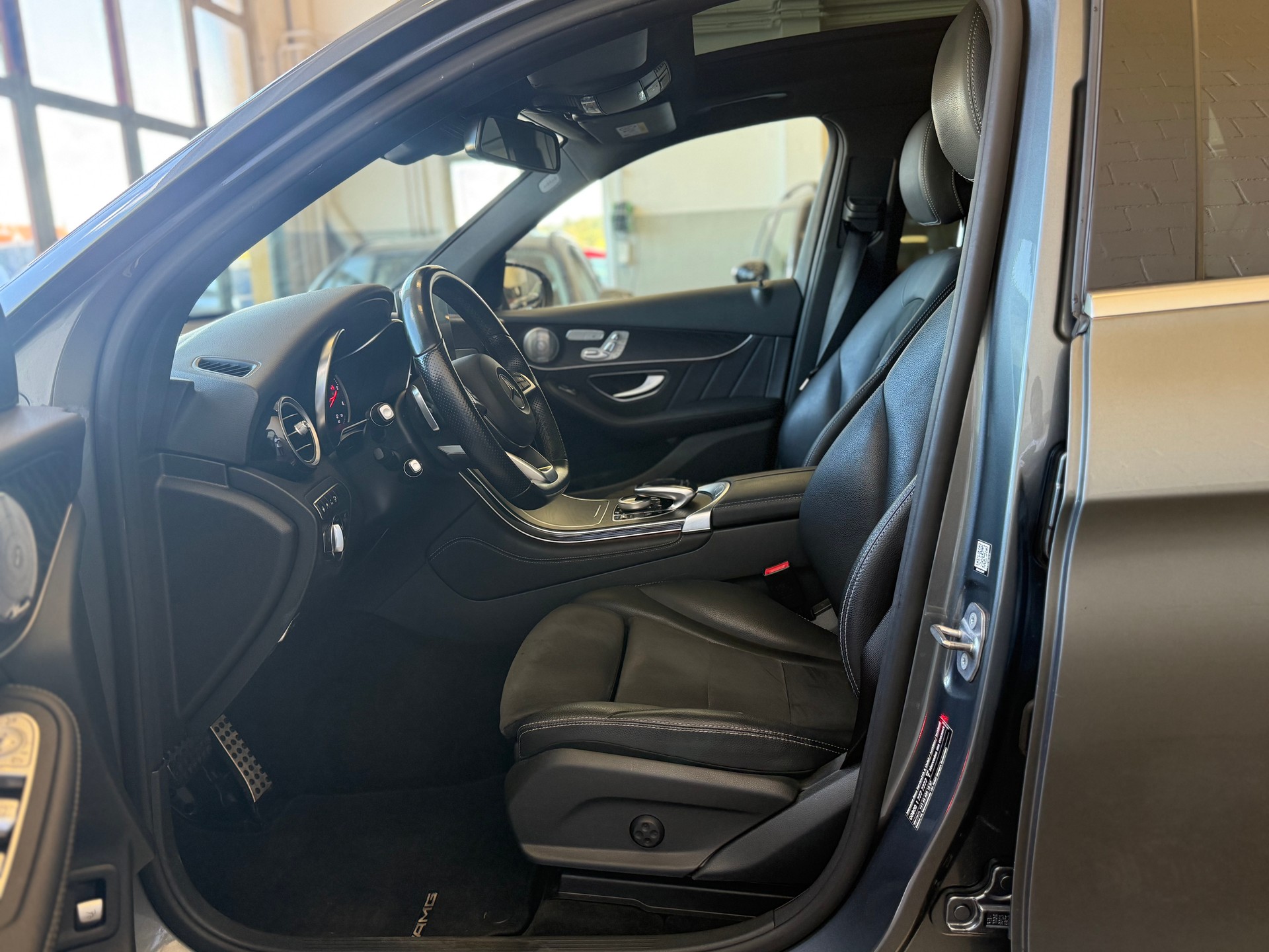 MERCEDES-BENZ GLC 250 d AMG Line 4Matic 9G-Tronic-image-6