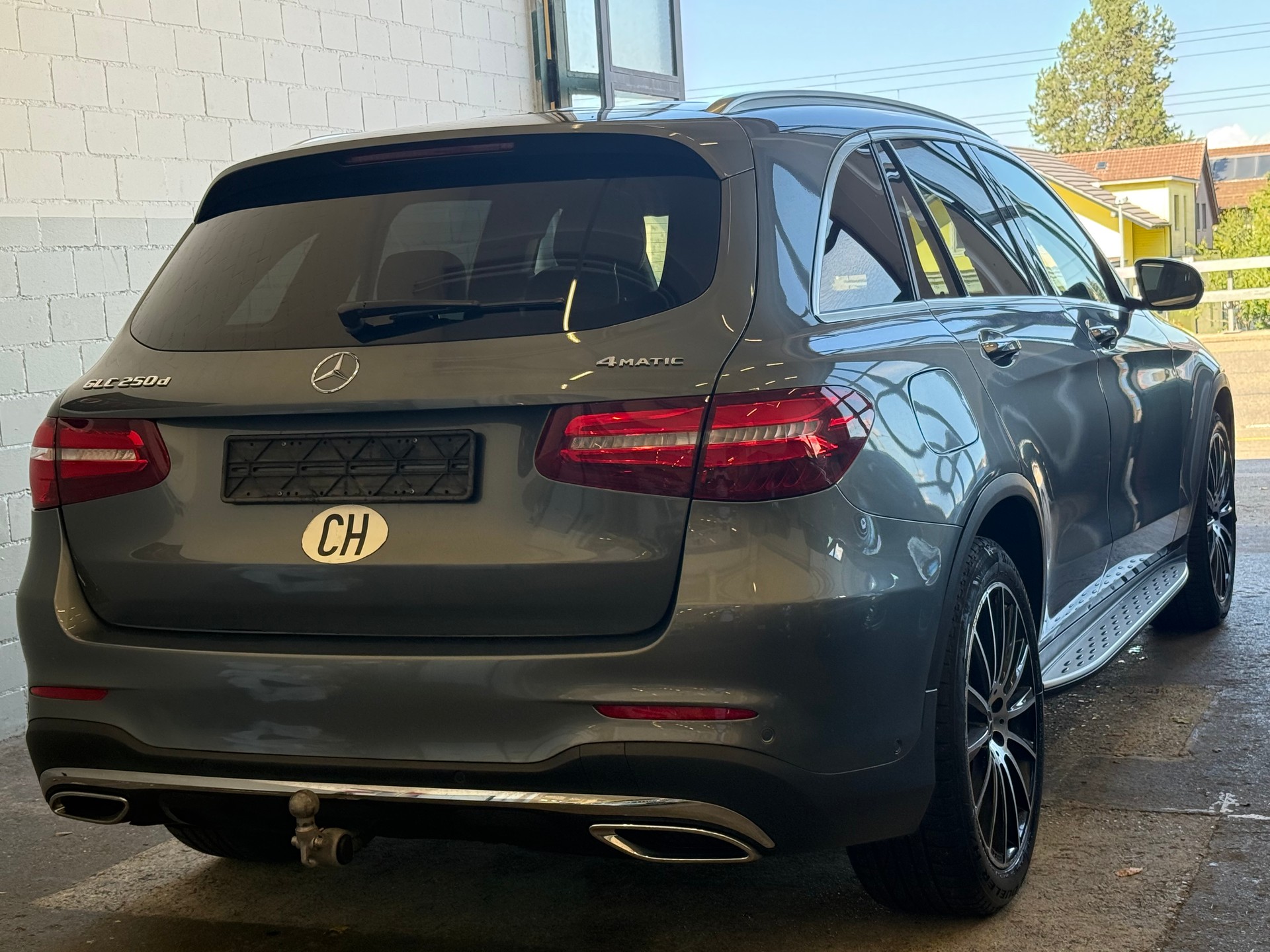 MERCEDES-BENZ GLC 250 d AMG Line 4Matic 9G-Tronic-image-4