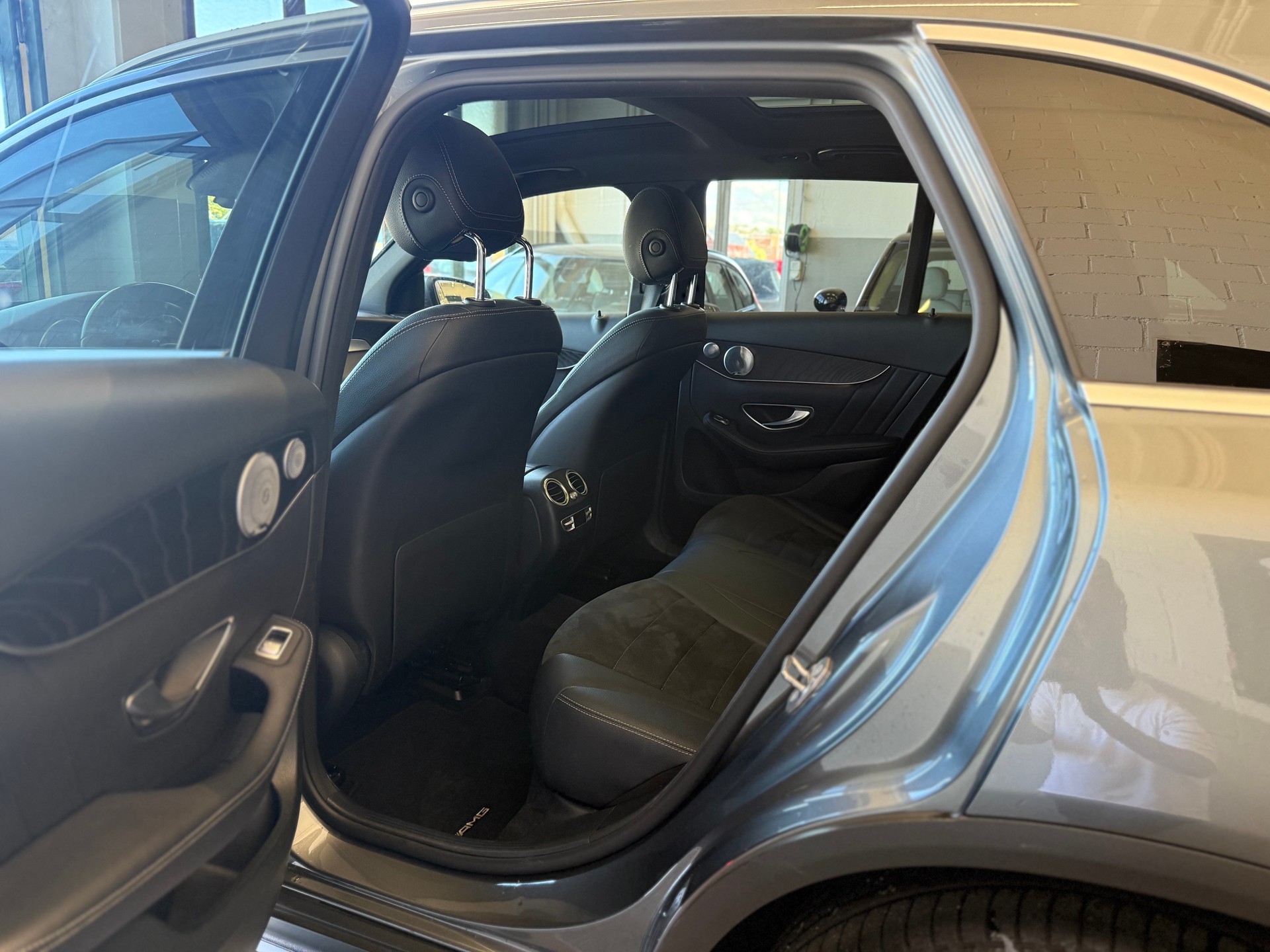 MERCEDES-BENZ GLC 250 d AMG Line 4Matic 9G-Tronic-image-9