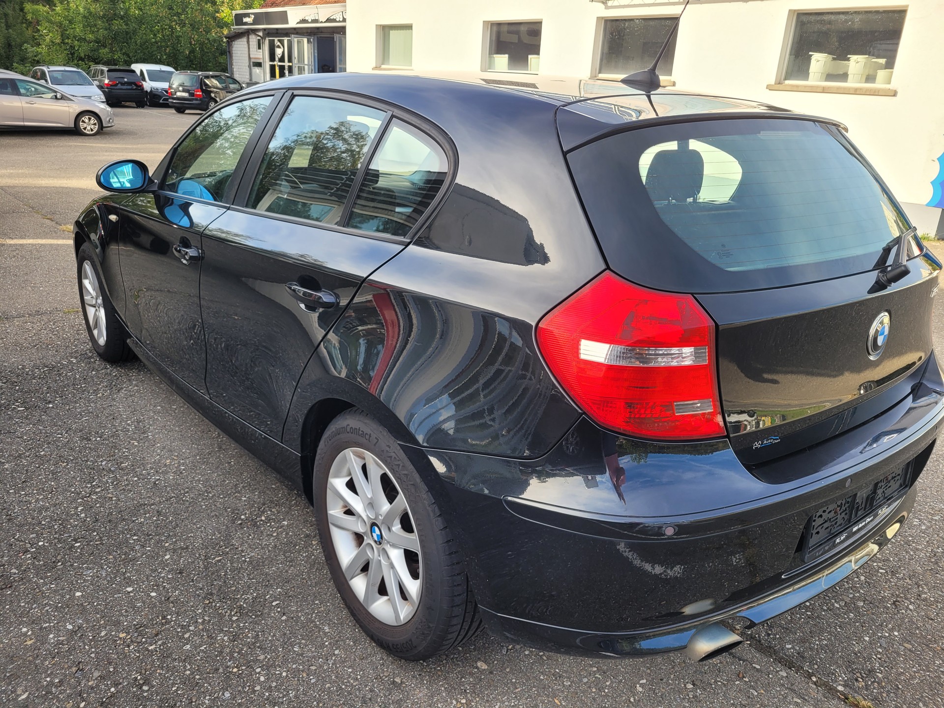 BMW 120i-image-5