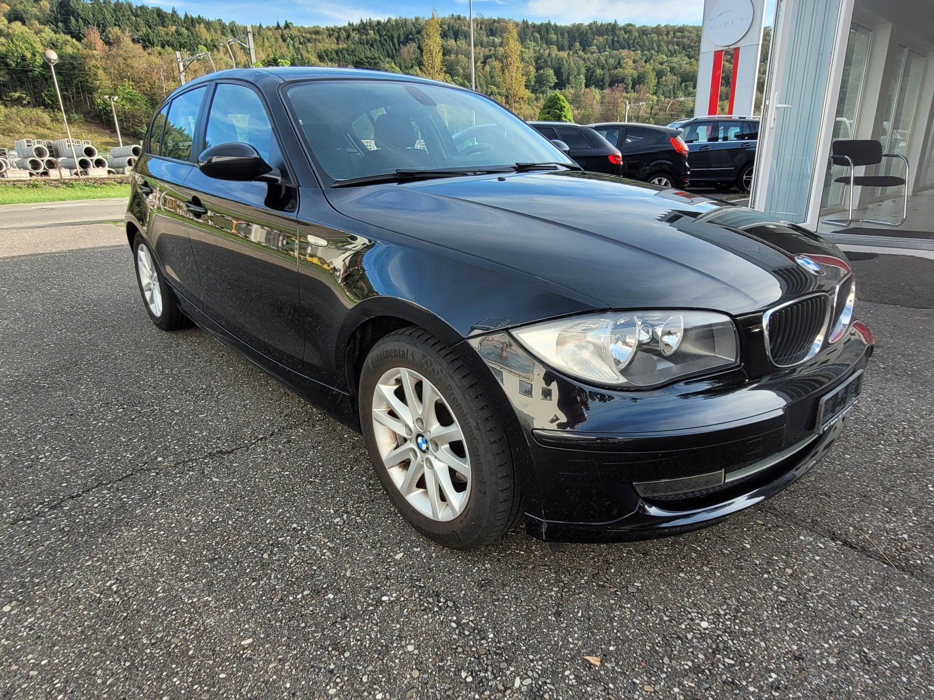 BMW 120i-image-1
