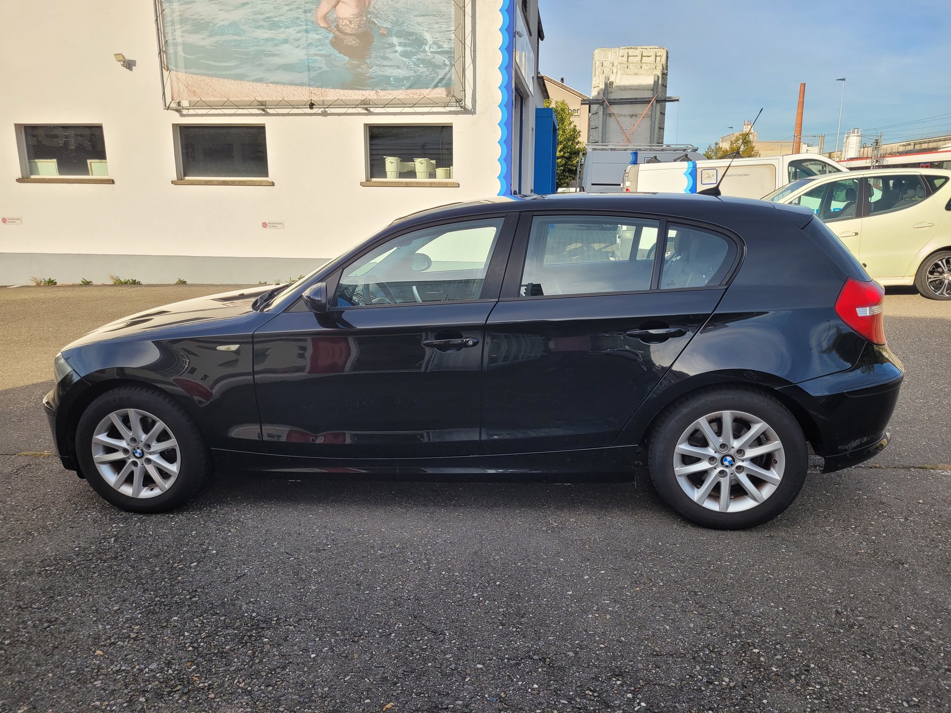 BMW 120i-image-6