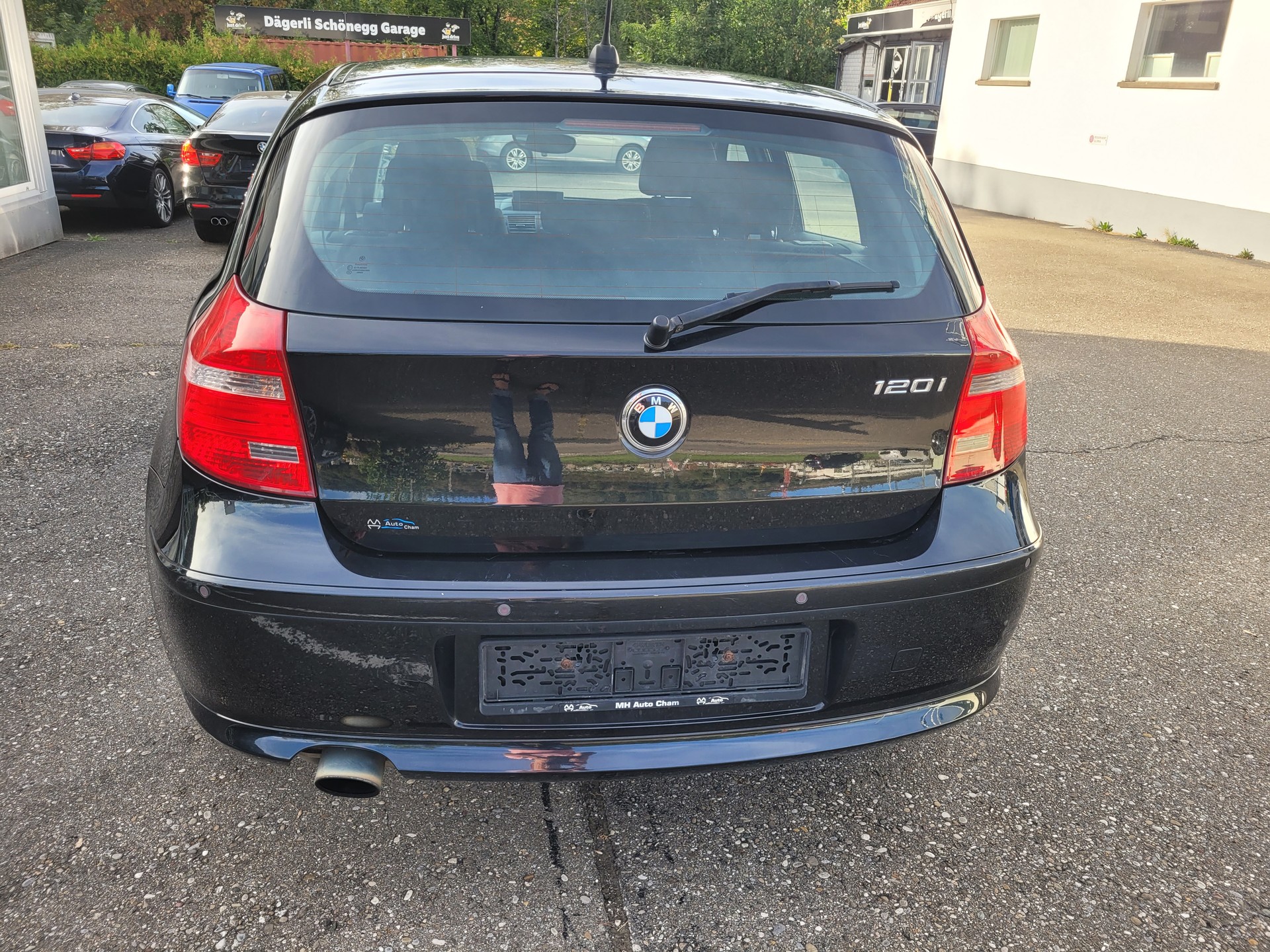 BMW 120i-image-4