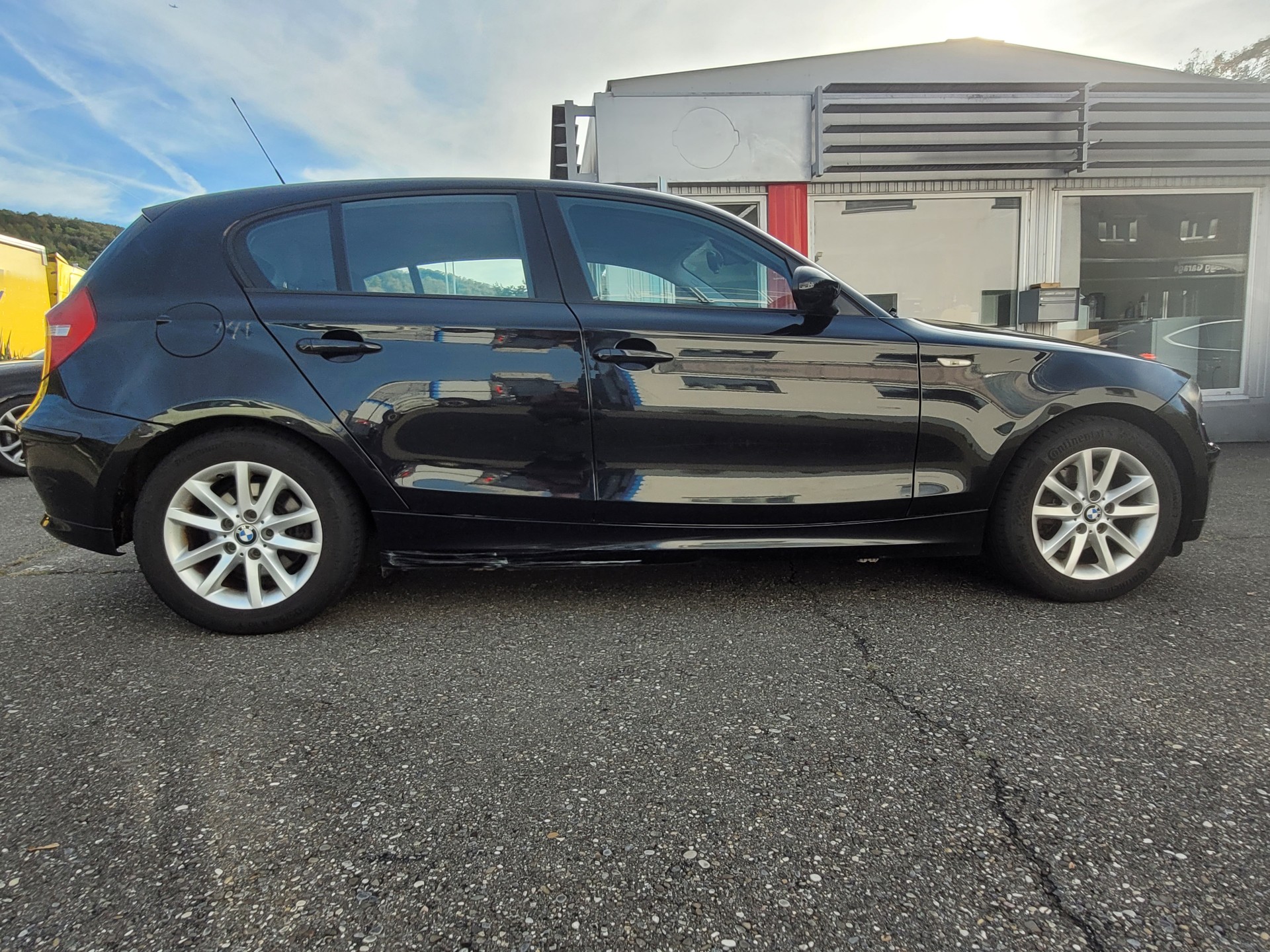 BMW 120i-image-2