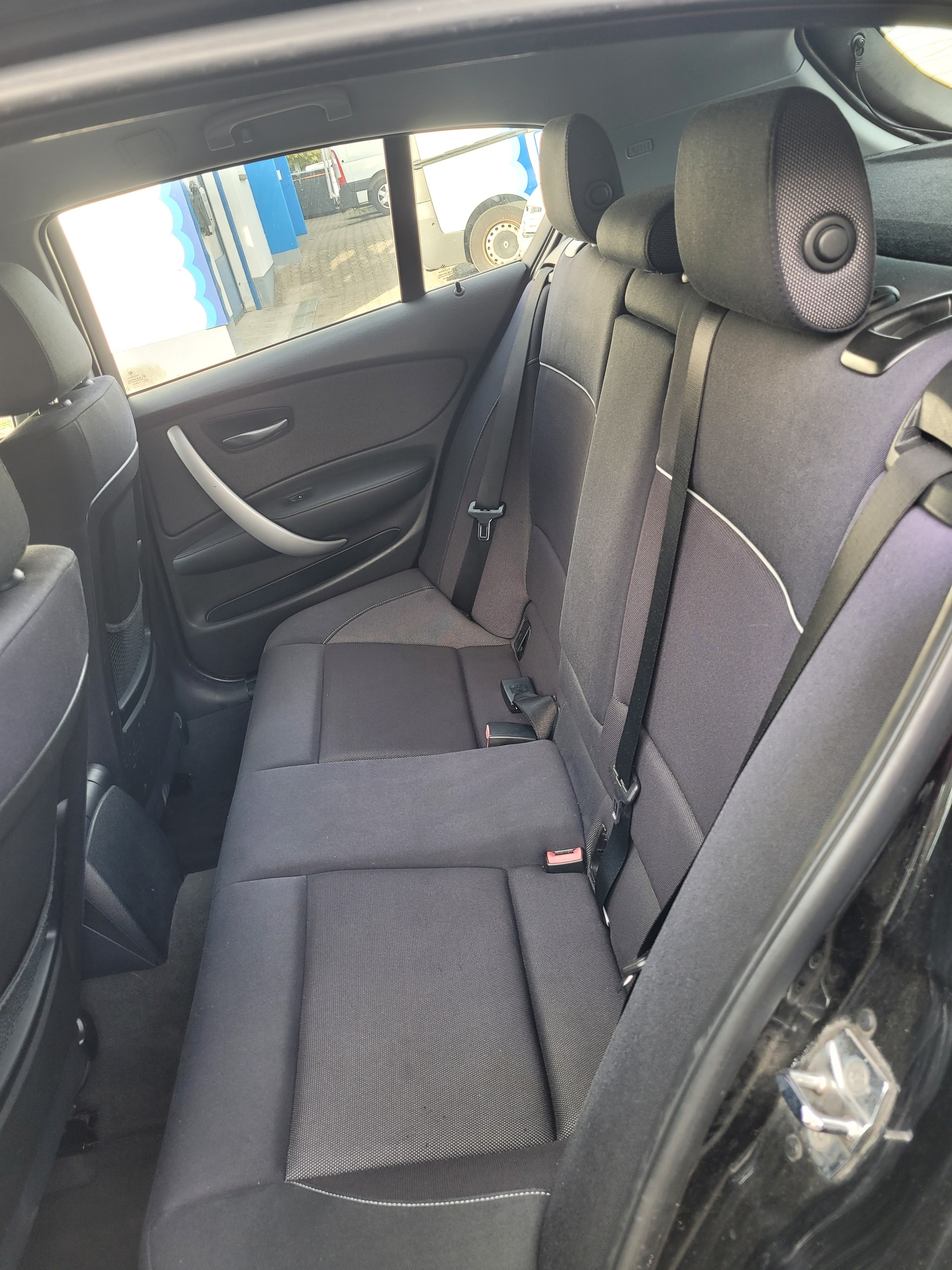 BMW 120i-image-9