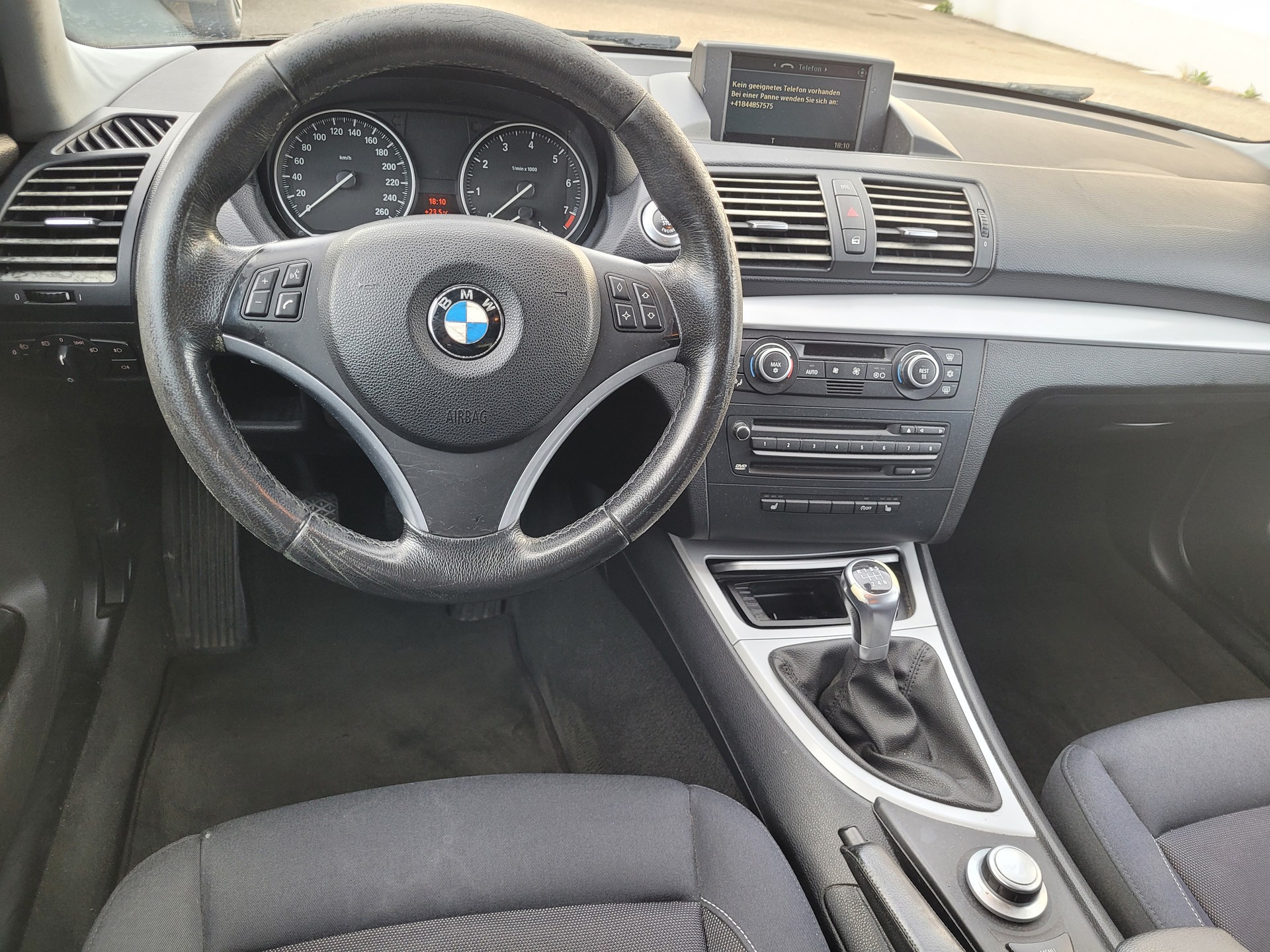 BMW 120i-image-11