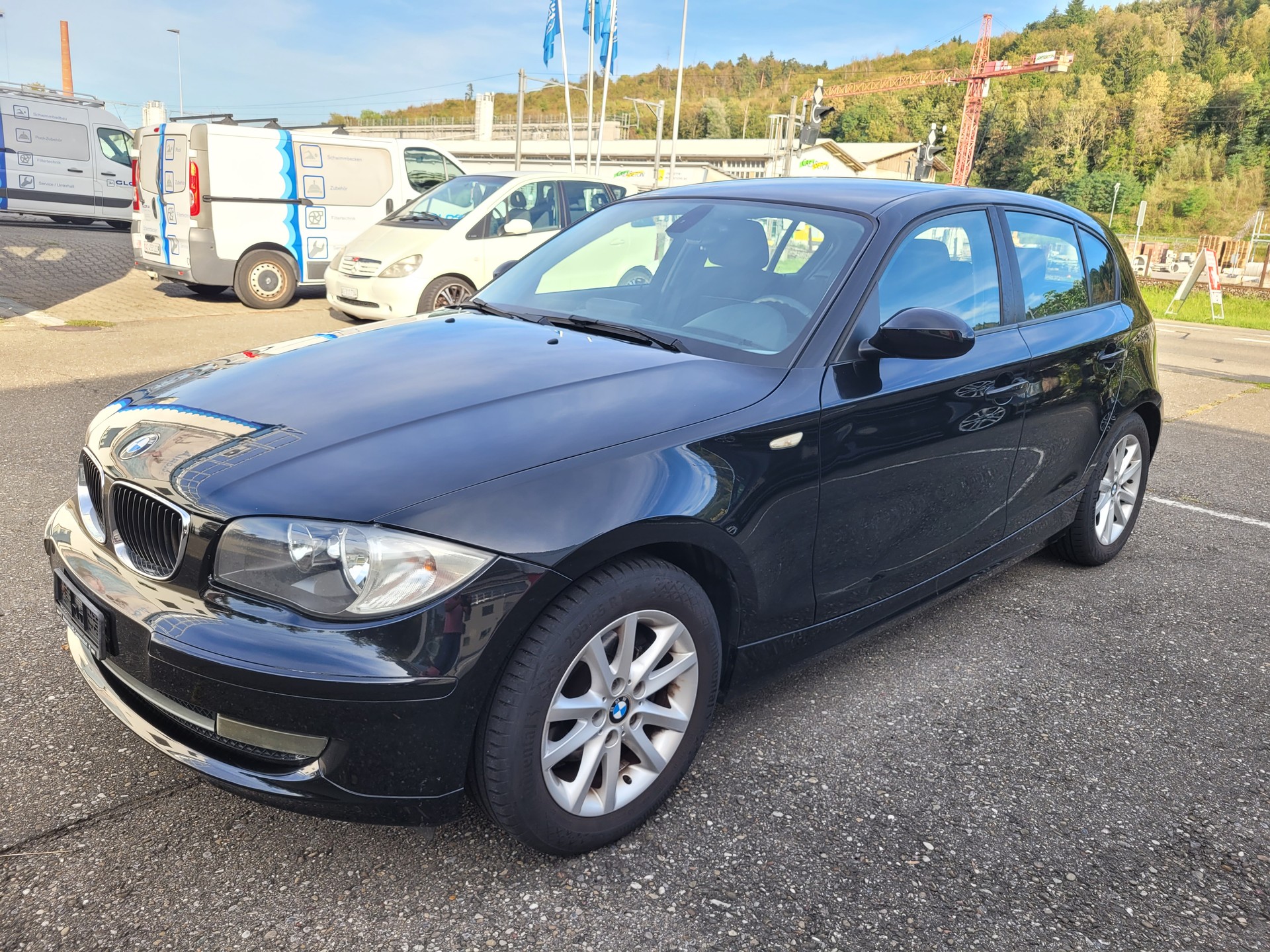 BMW 120i-image-7