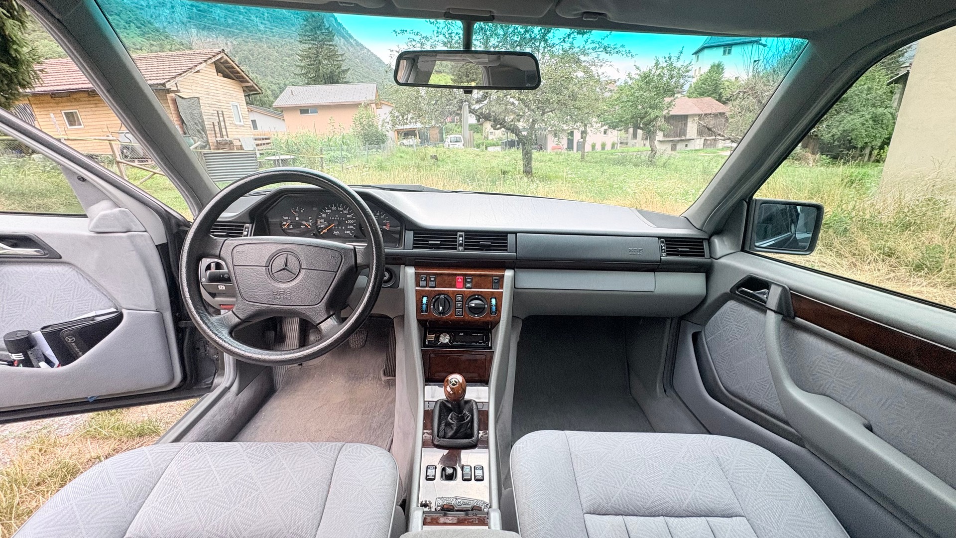 MERCEDES-BENZ E 220 ABS AiB-image-2