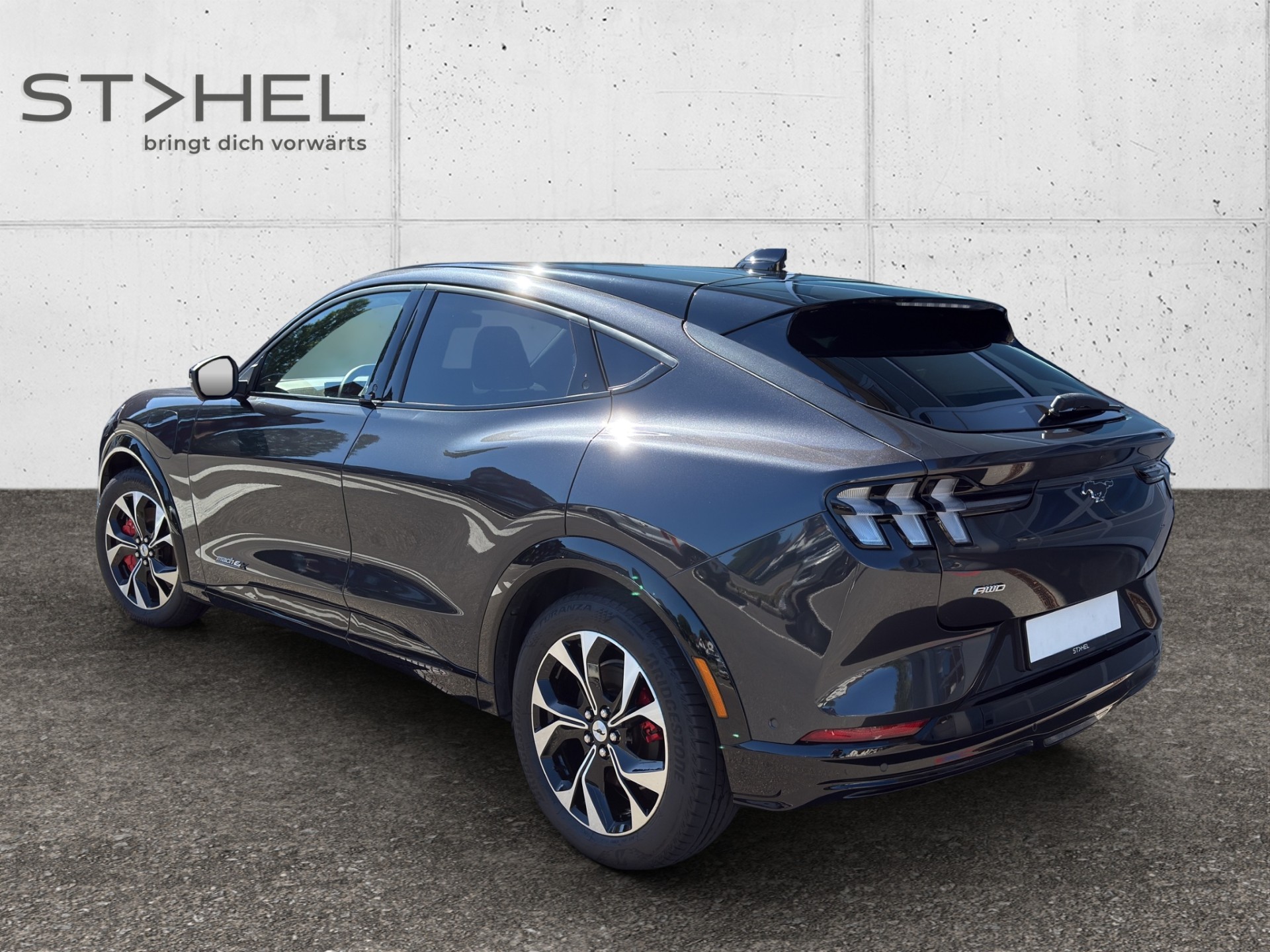 FORD Mustang Mach-E Extended AWD-image-3