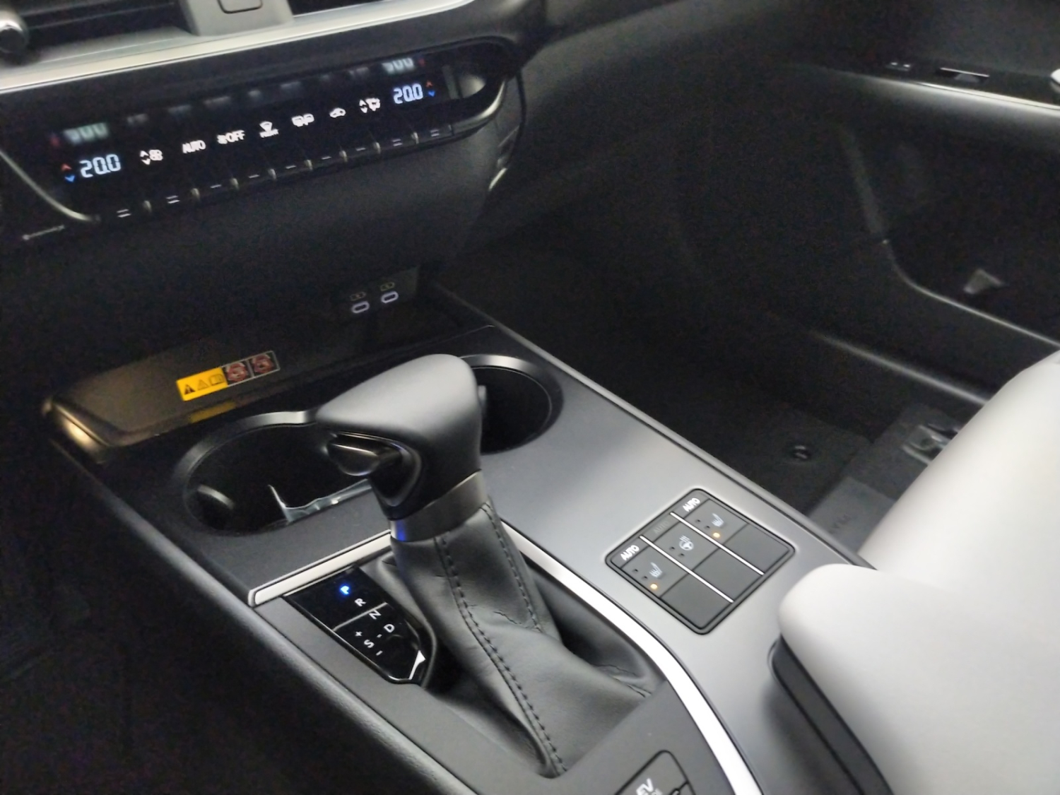 LEXUS UX 250h F-Line-image-13
