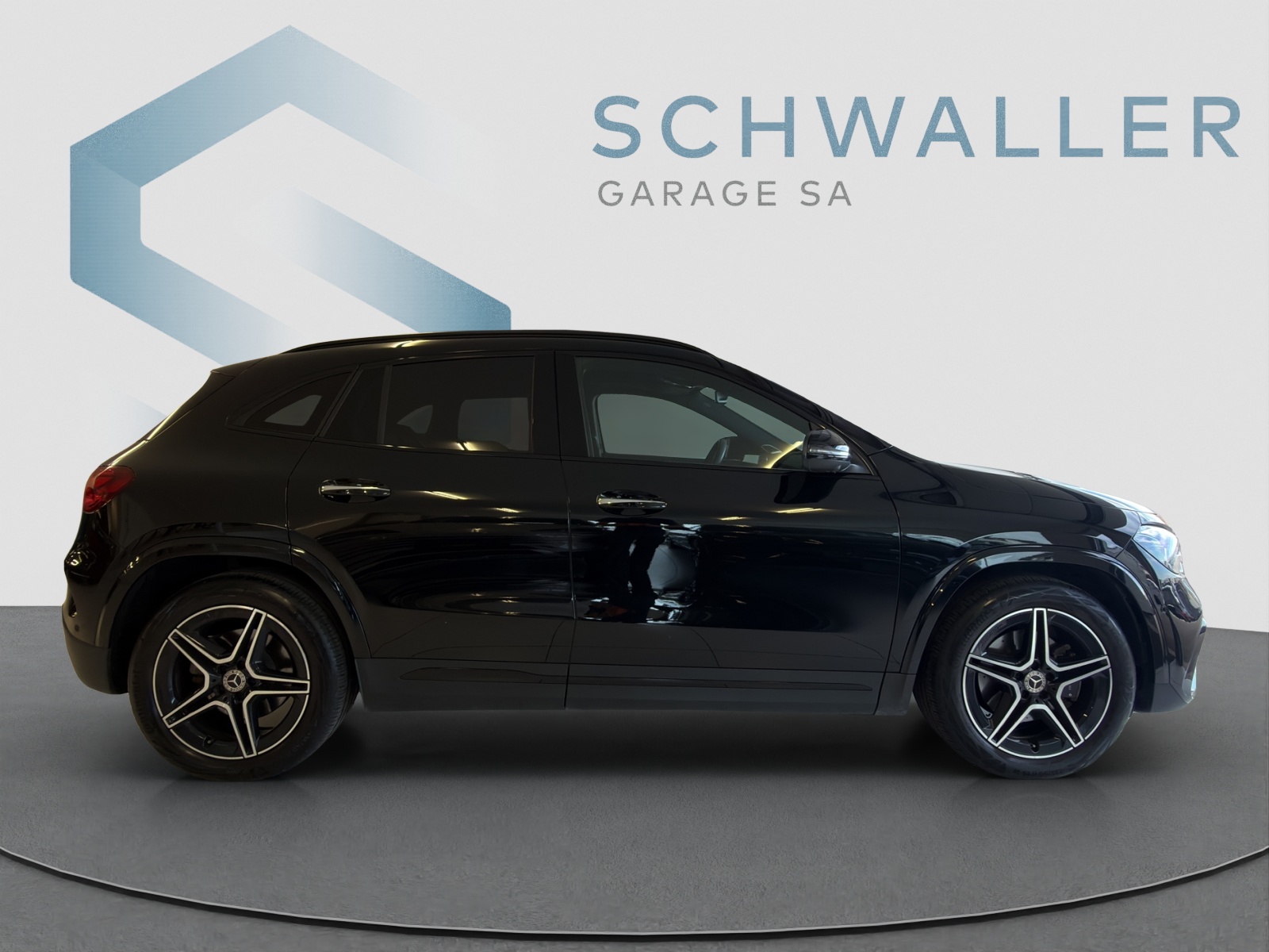 MERCEDES-BENZ GLA 220 AMG Line 4matic-image-2
