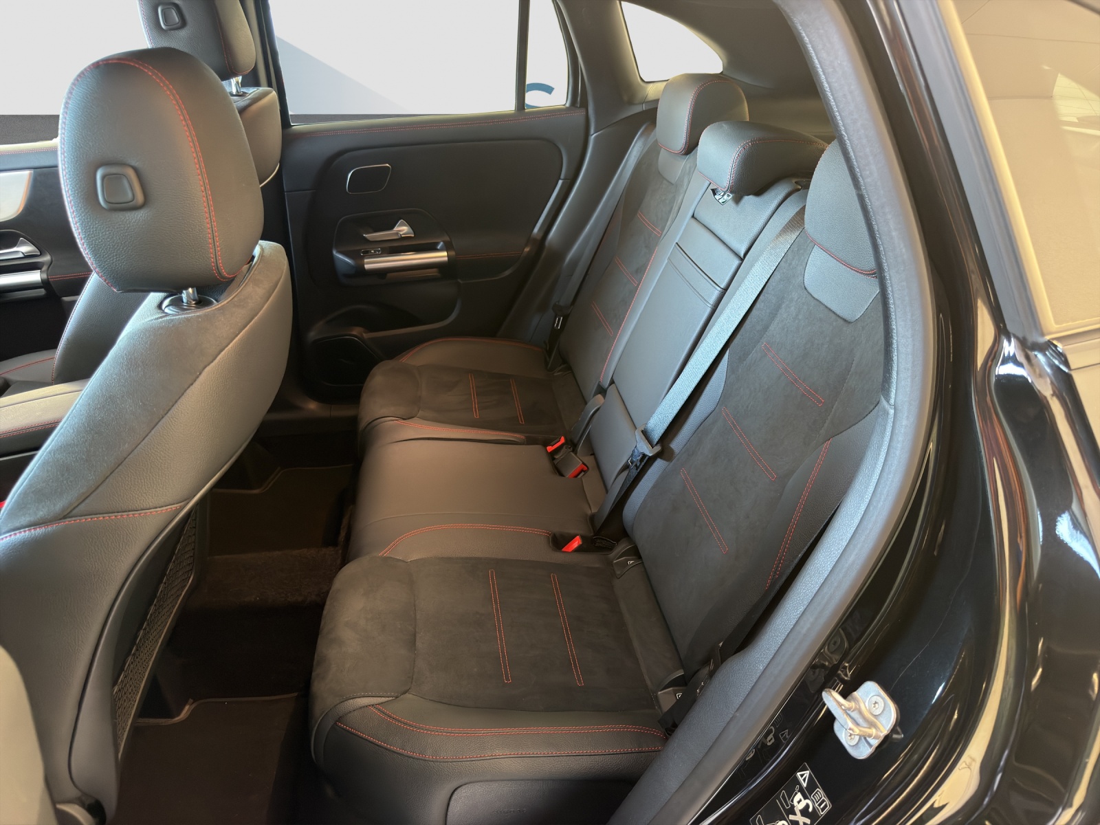 MERCEDES-BENZ GLA 220 AMG Line 4matic-image-7