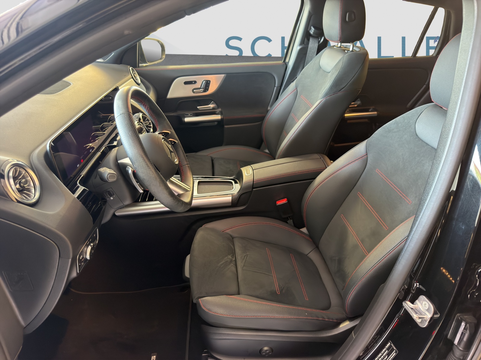MERCEDES-BENZ GLA 220 AMG Line 4matic-image-8